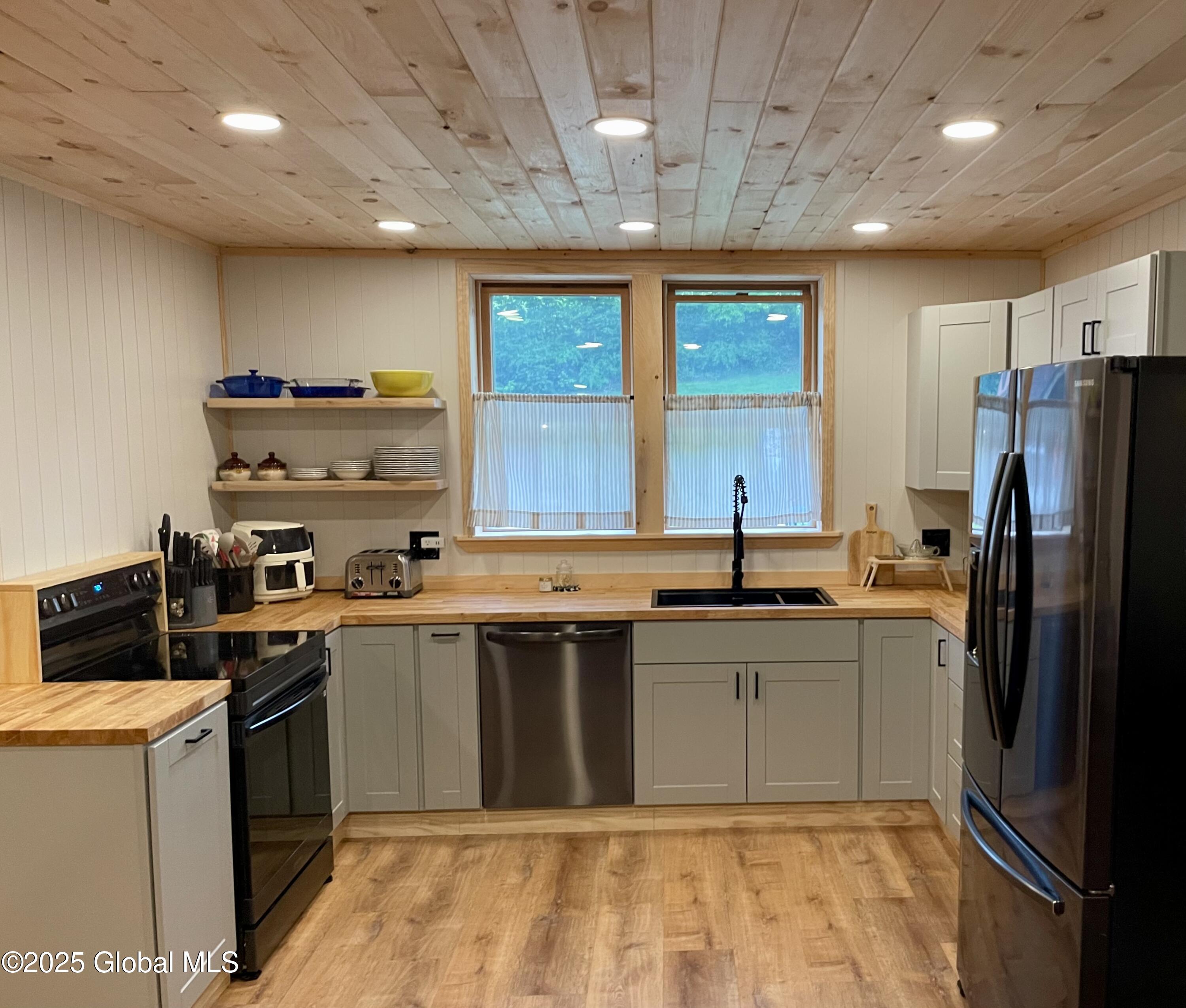 132 Tomhannock Road, Valley Falls, New York image 4