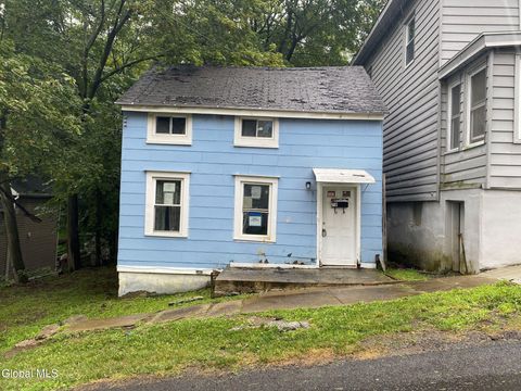 Photo of 76 Lawrence Street, Rensselaer, NY 12144 (MLS # 202525462) Photo of 76 Lawrence Street, Rensselaer, NY 12144 (MLS # 202525462)