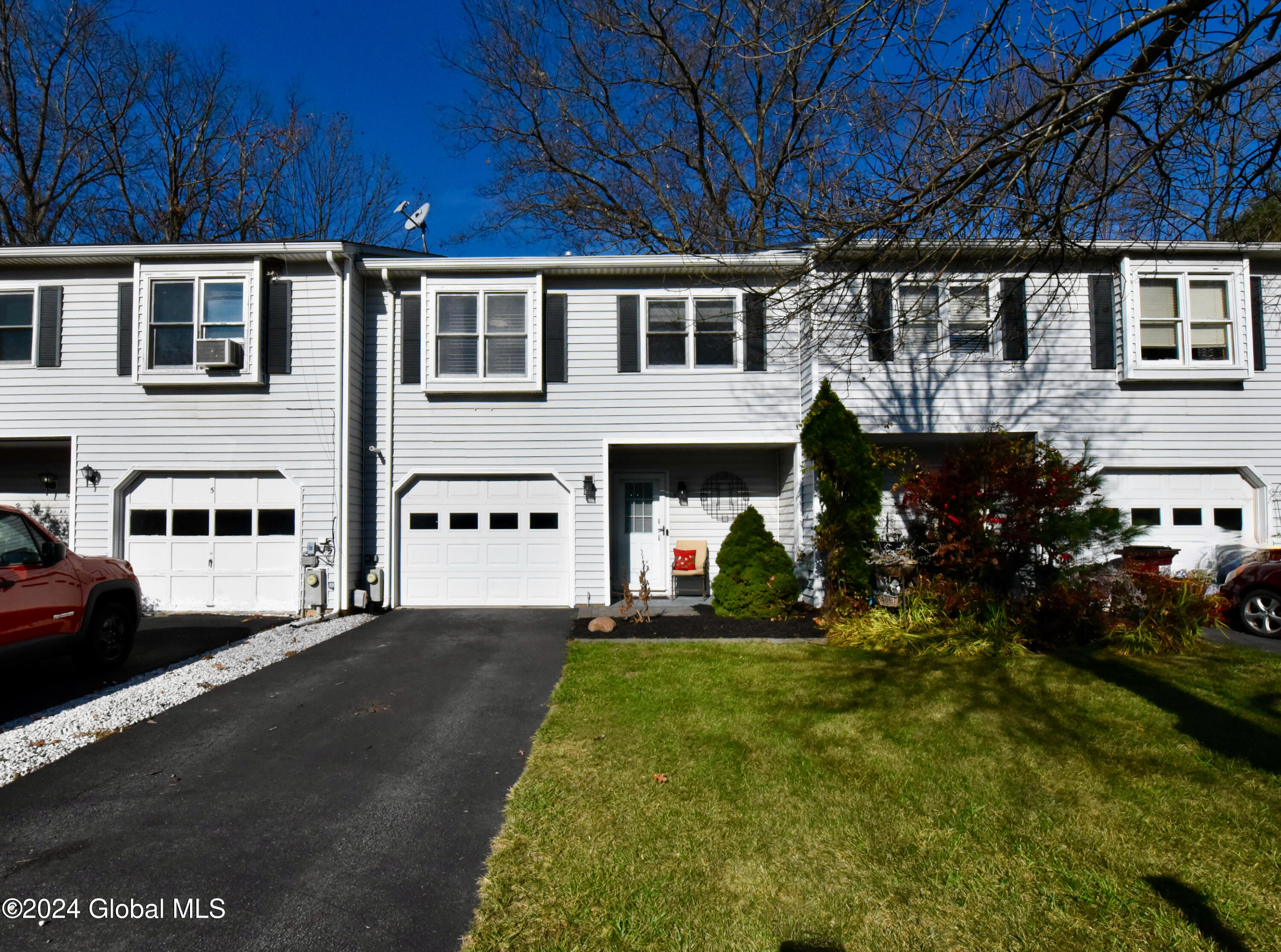 3 Clubhouse Drive, Saratoga Springs, New York image 1