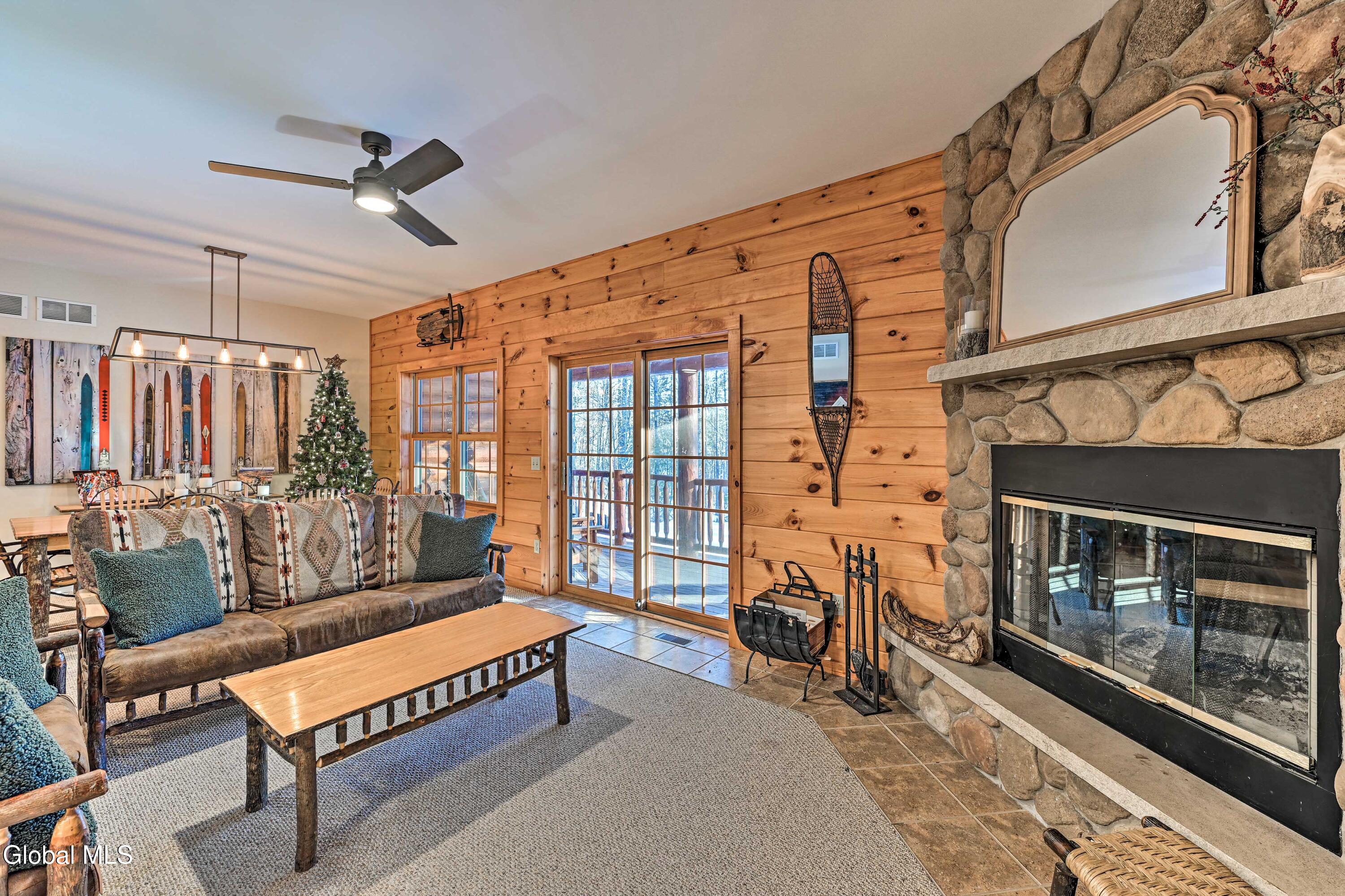 45A E Holcomb Street