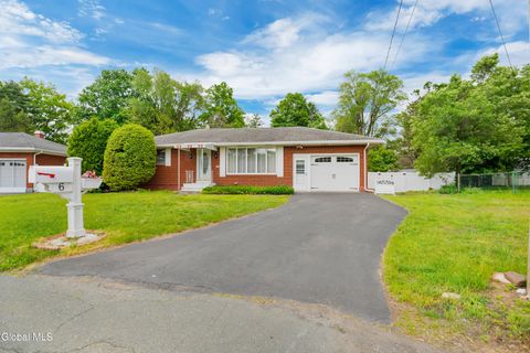 Photo of 6 Deerwood Drive, Colonie, NY 12205 (MLS # 202618241)