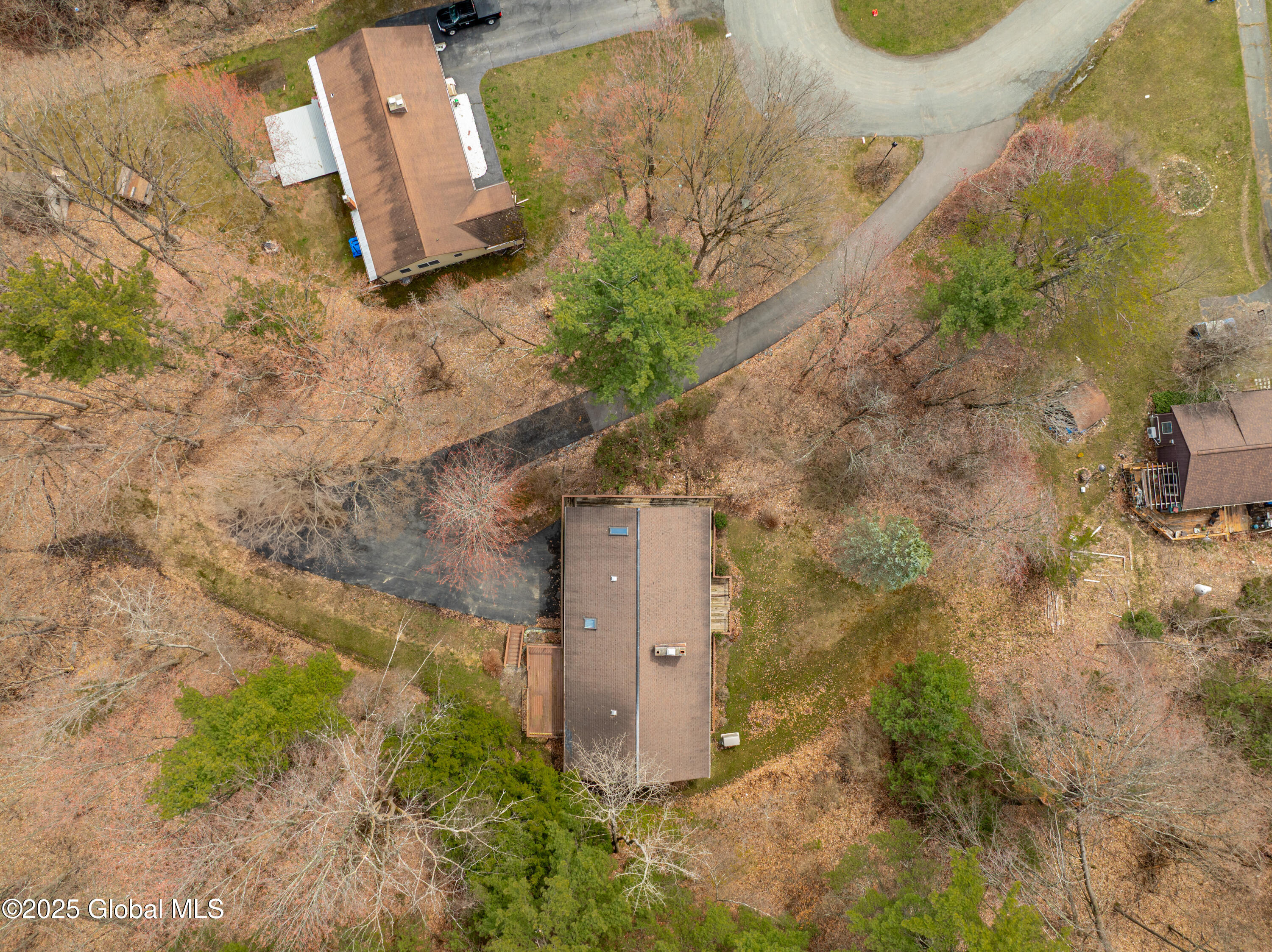 11 Middle Court, Sand Lake, New York image 3