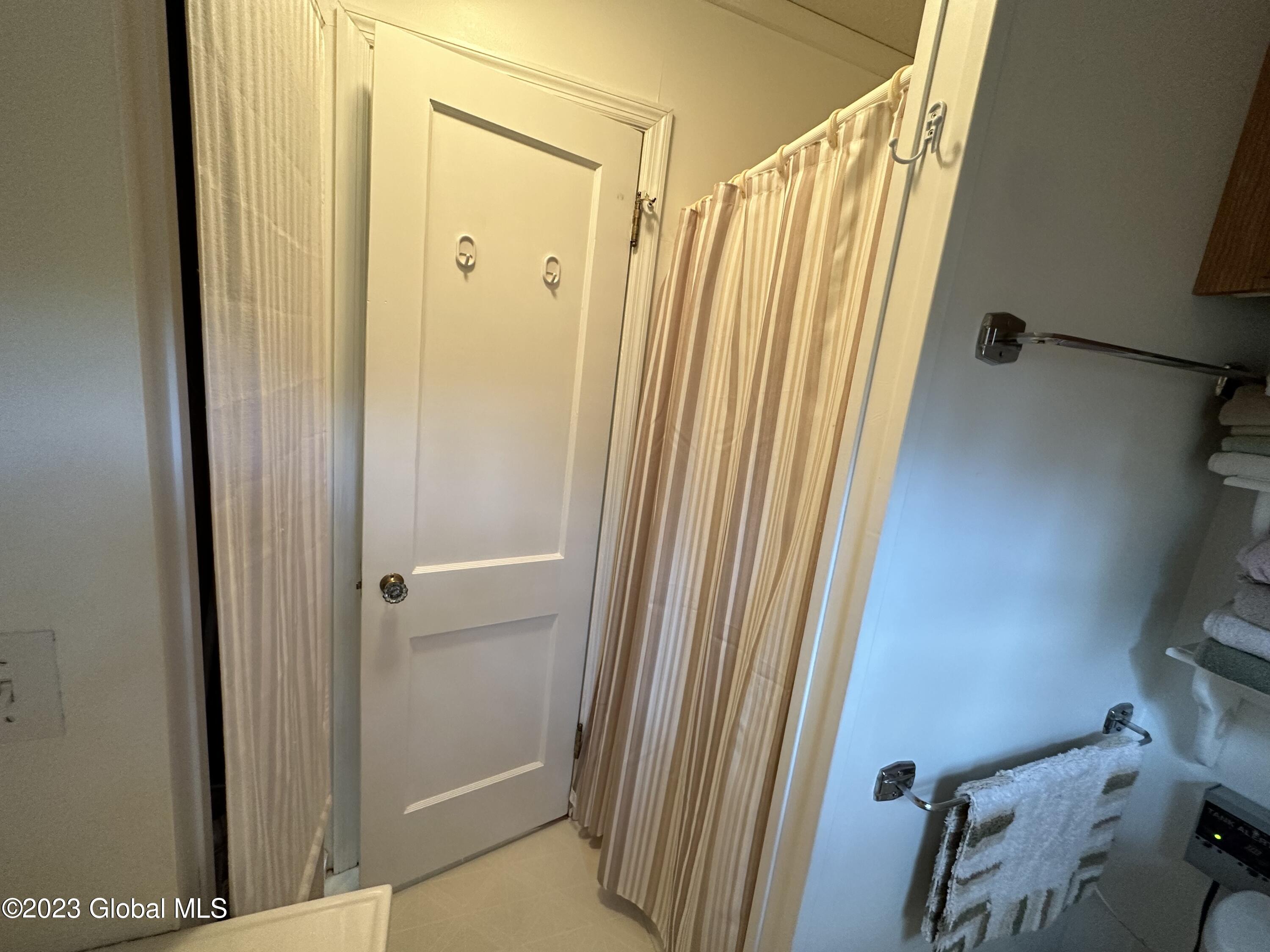 6325 Sunset Bay Road, Huletts Landing, New York image 10