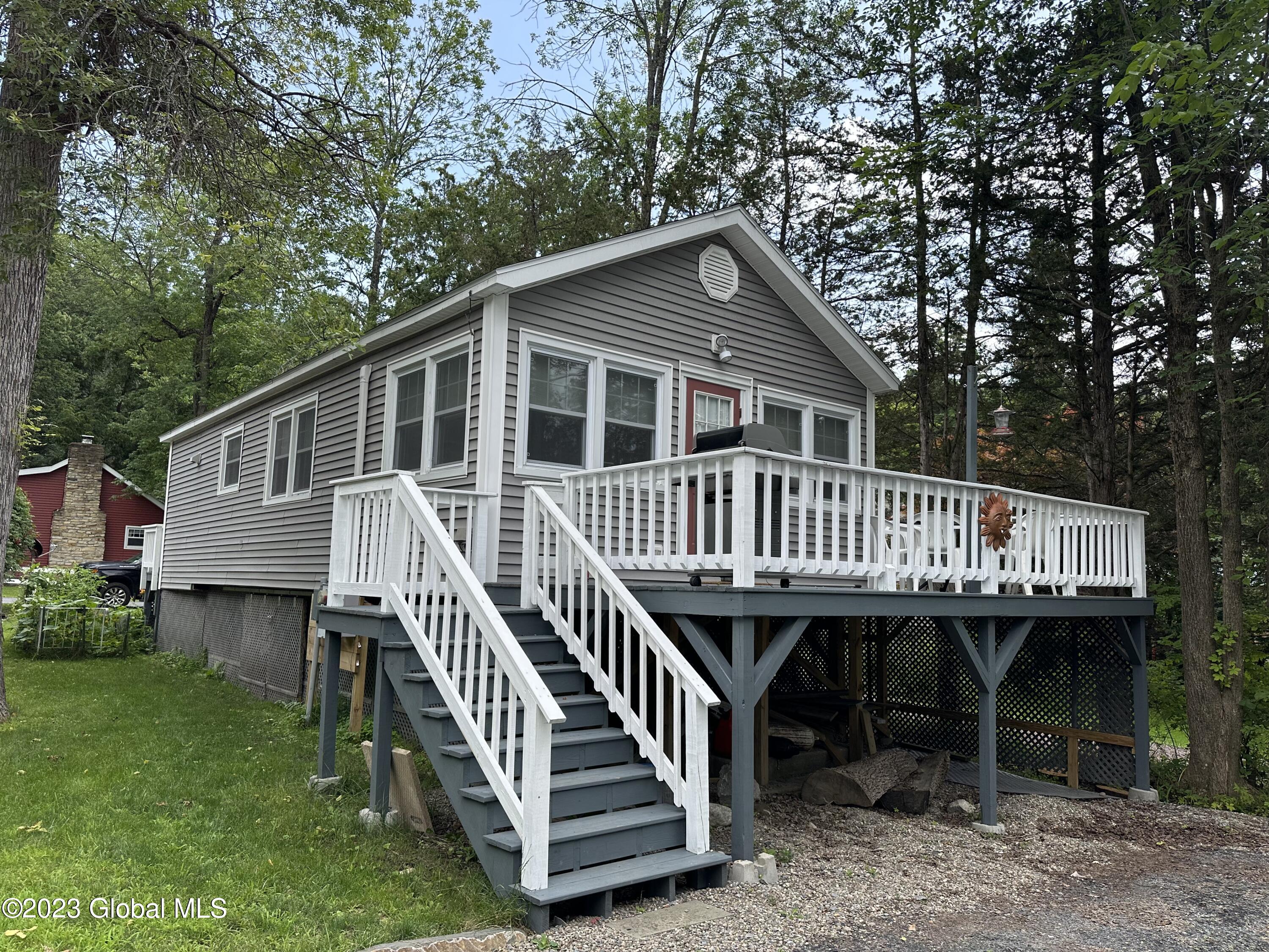 6325 Sunset Bay Road, Huletts Landing, New York image 1