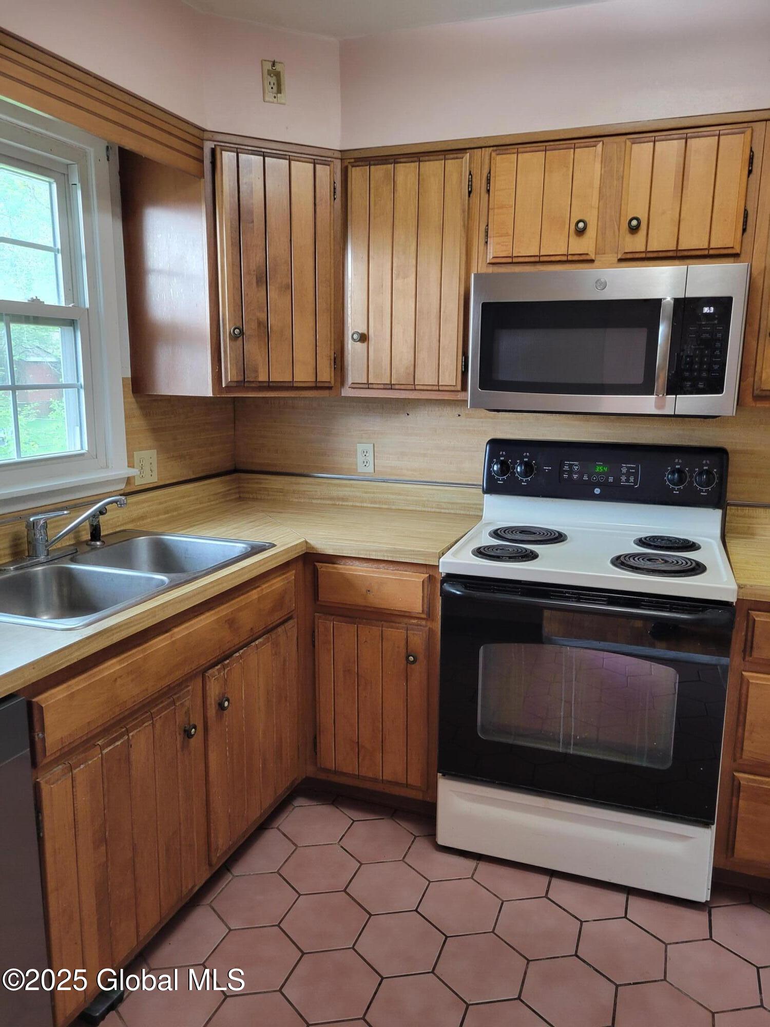 7 Briar Ave Ave, Albany, New York image 4