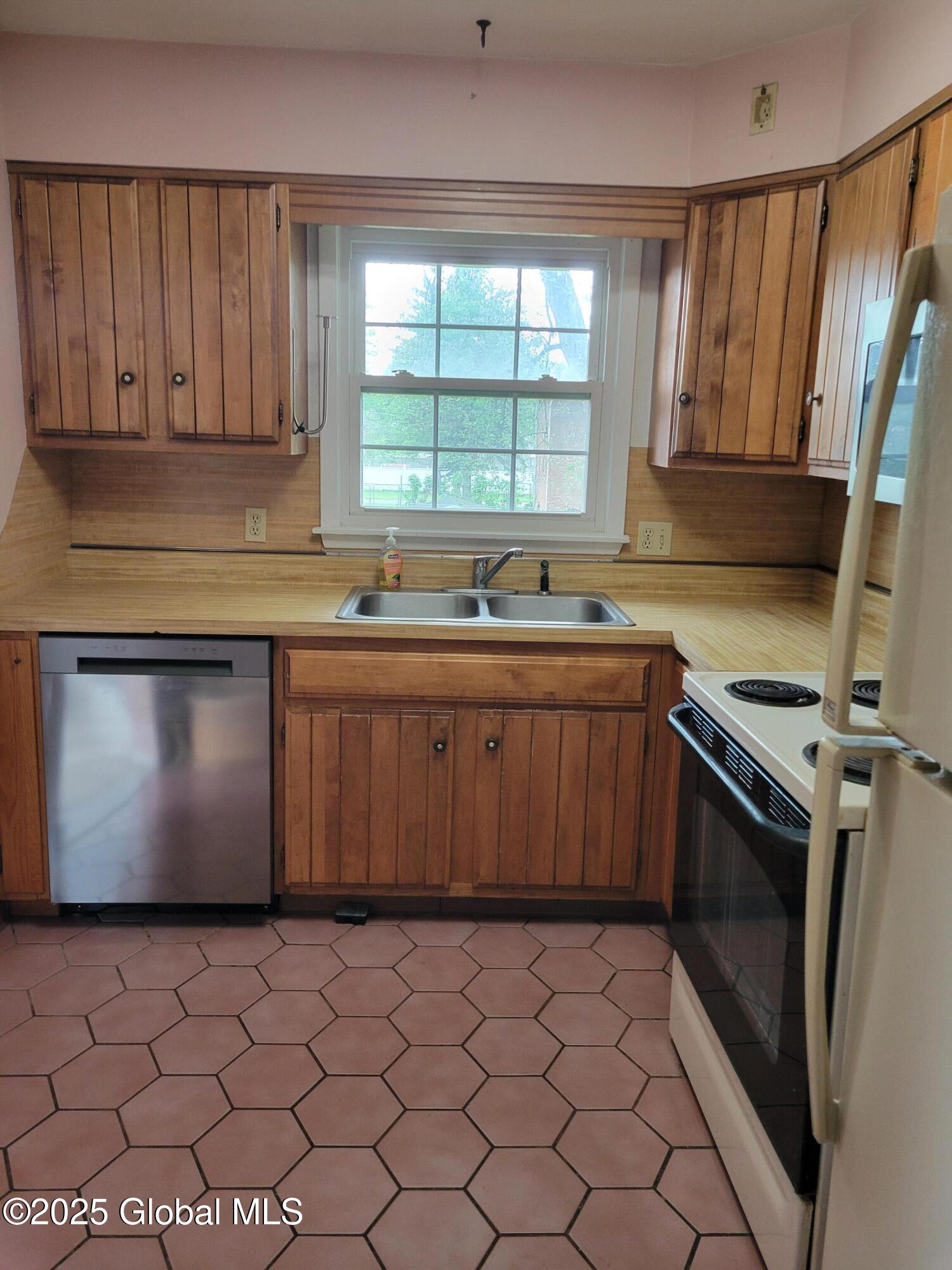 7 Briar Ave Ave, Albany, New York image 3