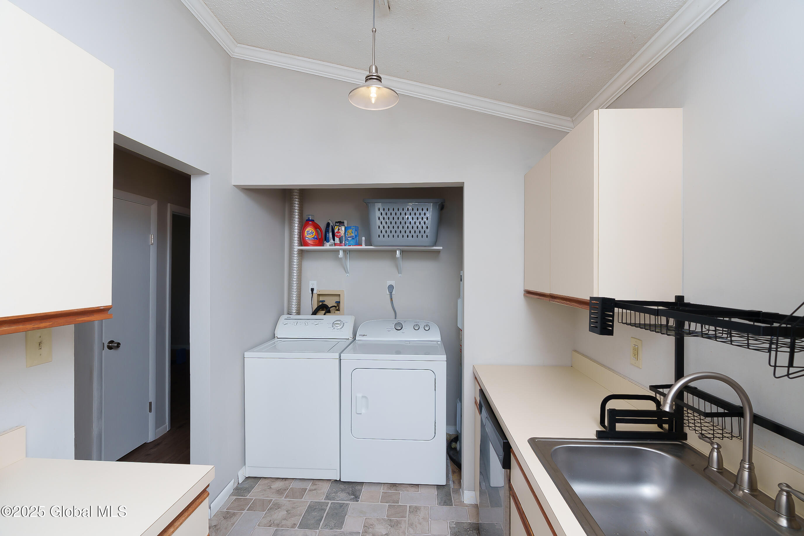 1003 Greenwich Drive, Albany, New York image 17