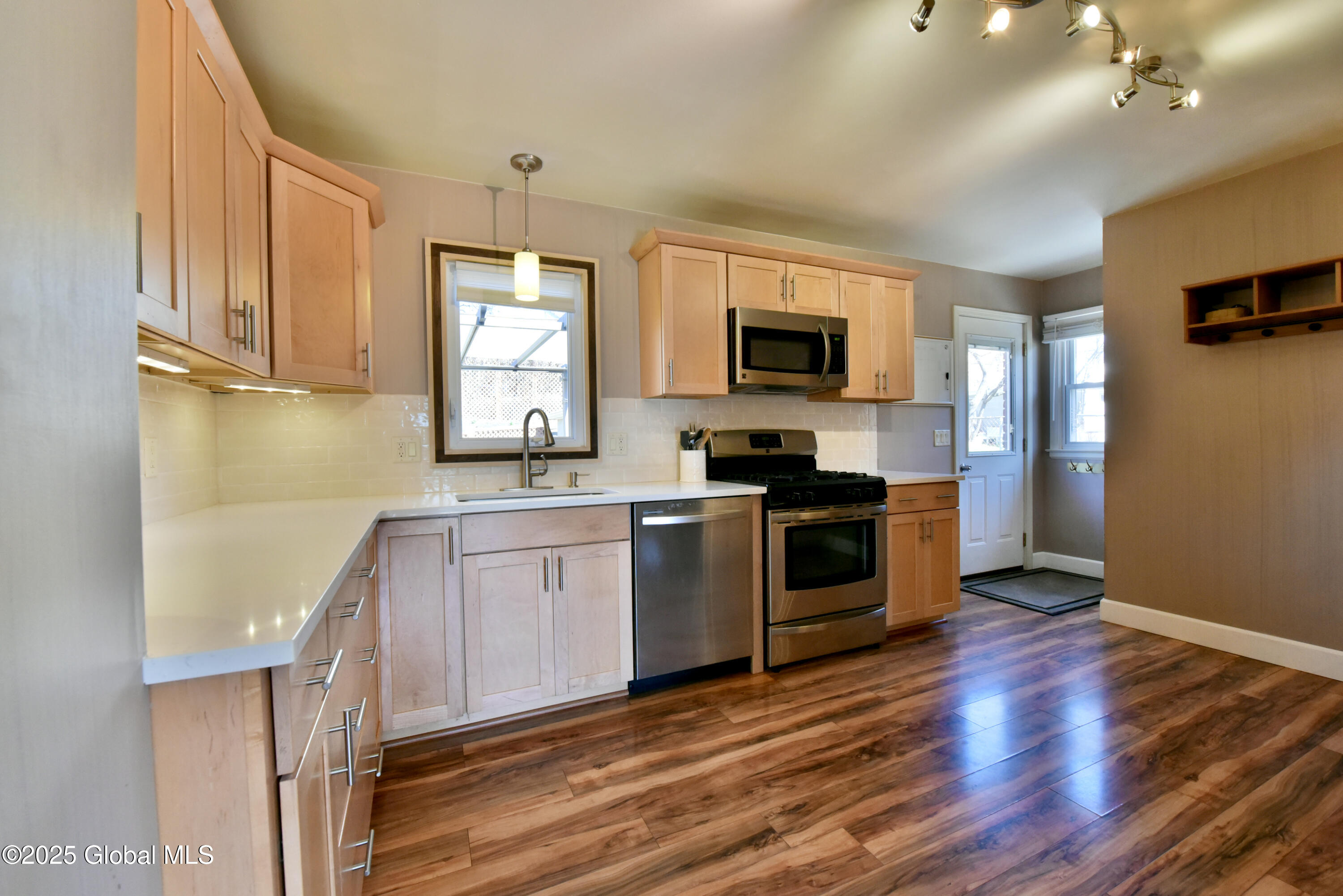 45 Adirondack Street, Albany, New York image 16