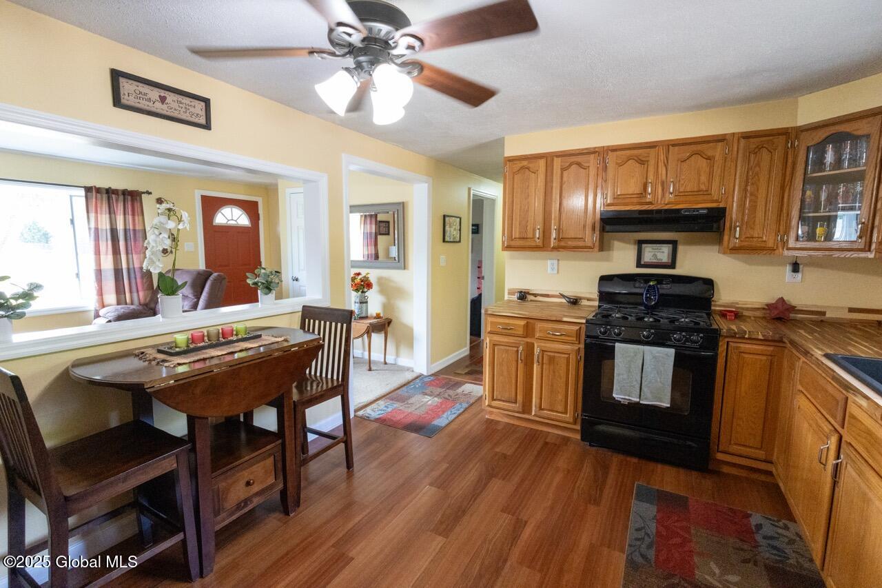 9 Wintergreen Road, Queensbury, New York image 2