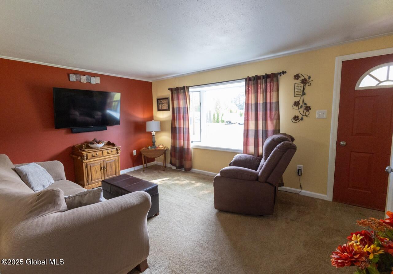 9 Wintergreen Road, Queensbury, New York image 4
