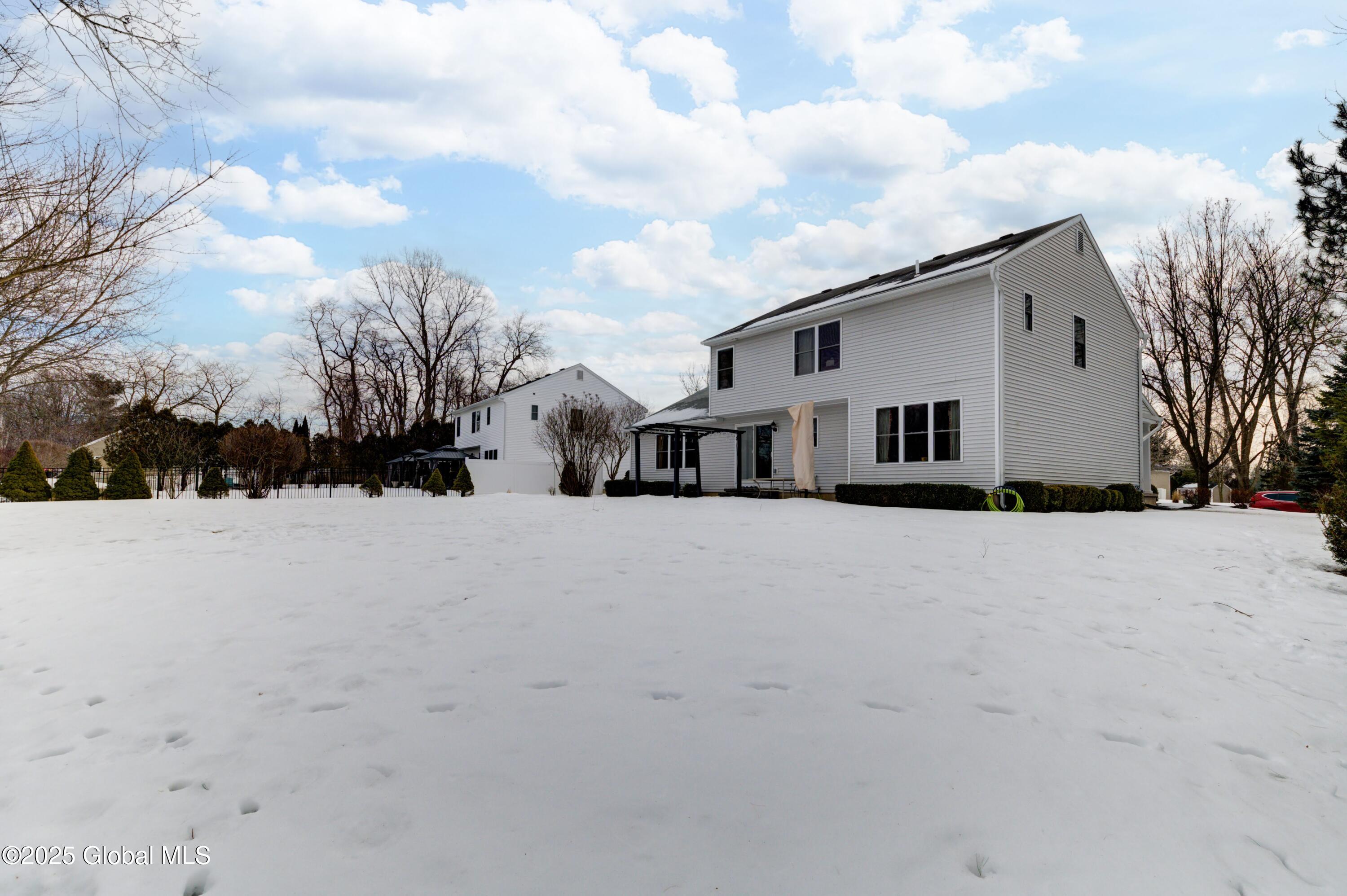 12 Crescent Creek Way, Selkirk, New York image 4