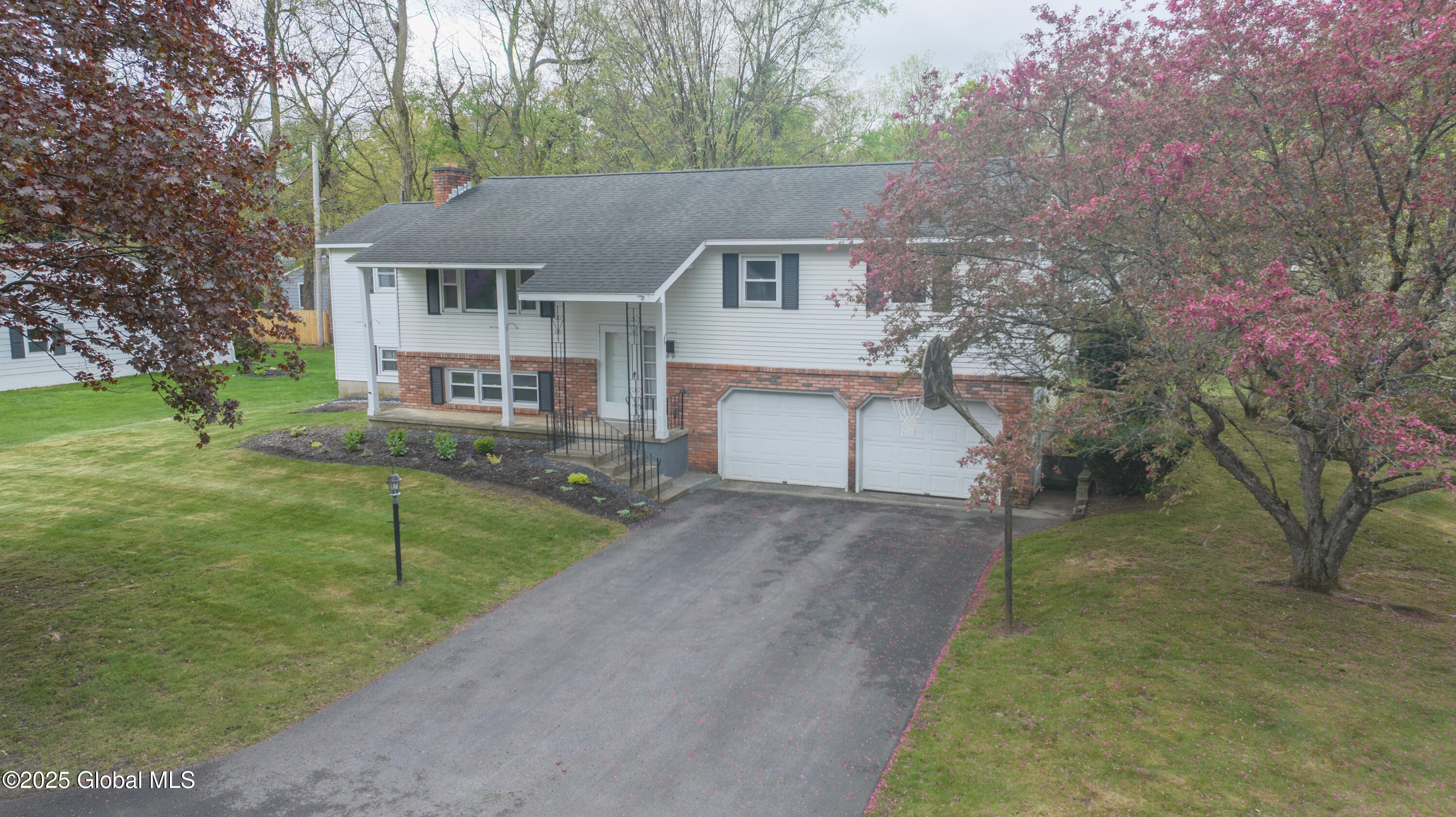 27 Patricia Lane, Saratoga Springs, New York image 2