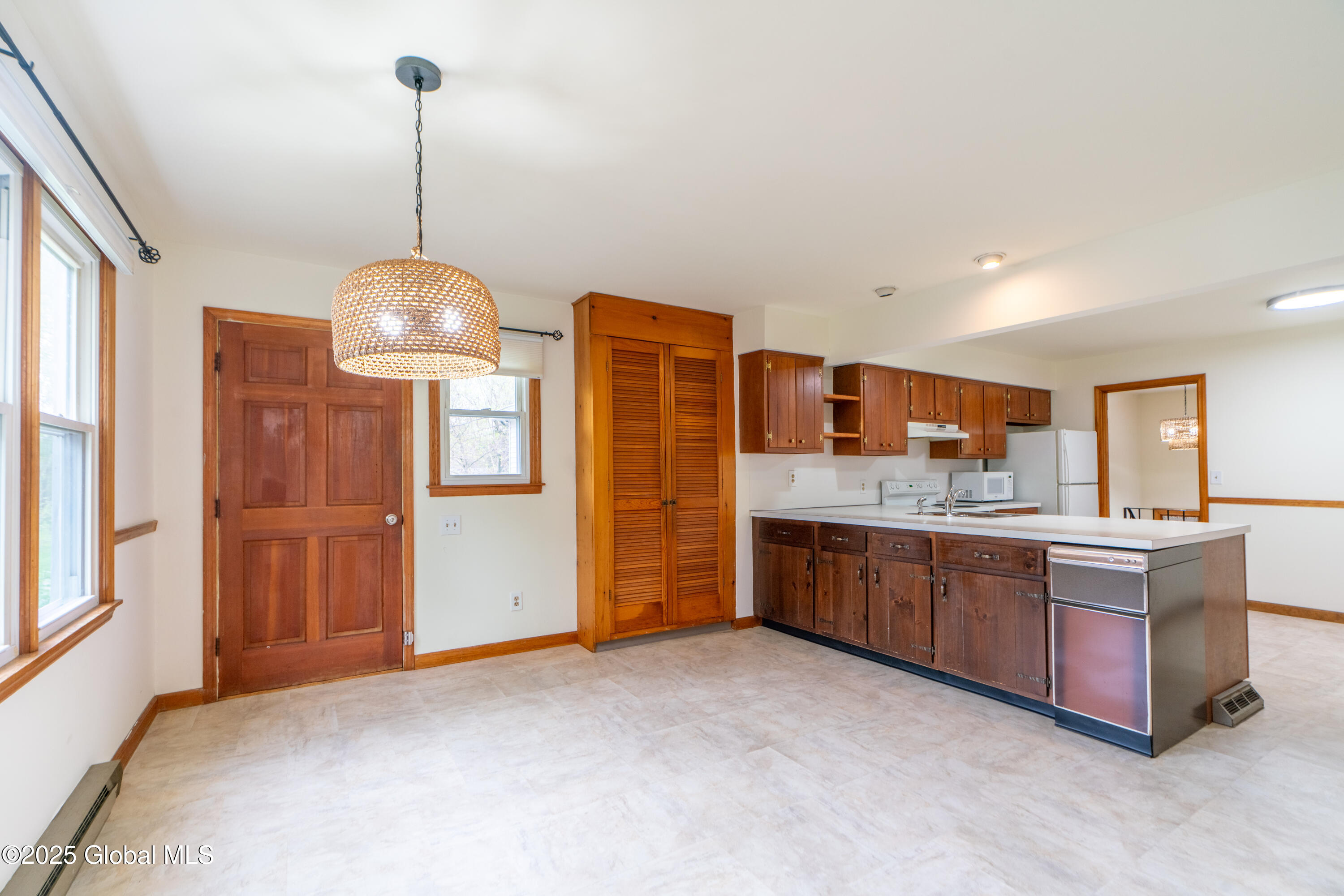 27 Patricia Lane, Saratoga Springs, New York image 10