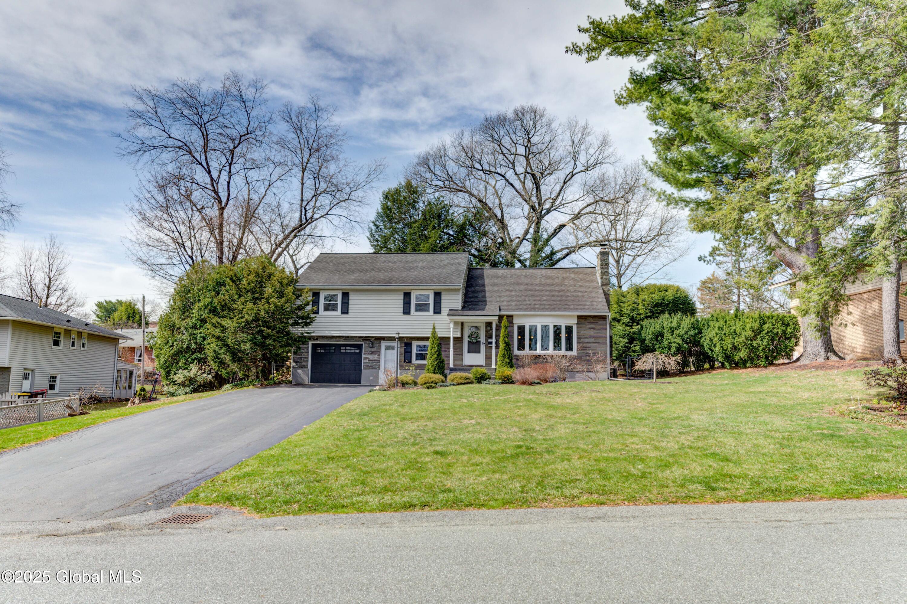 2512 Whamer Lane, Niskayuna, New York image 1