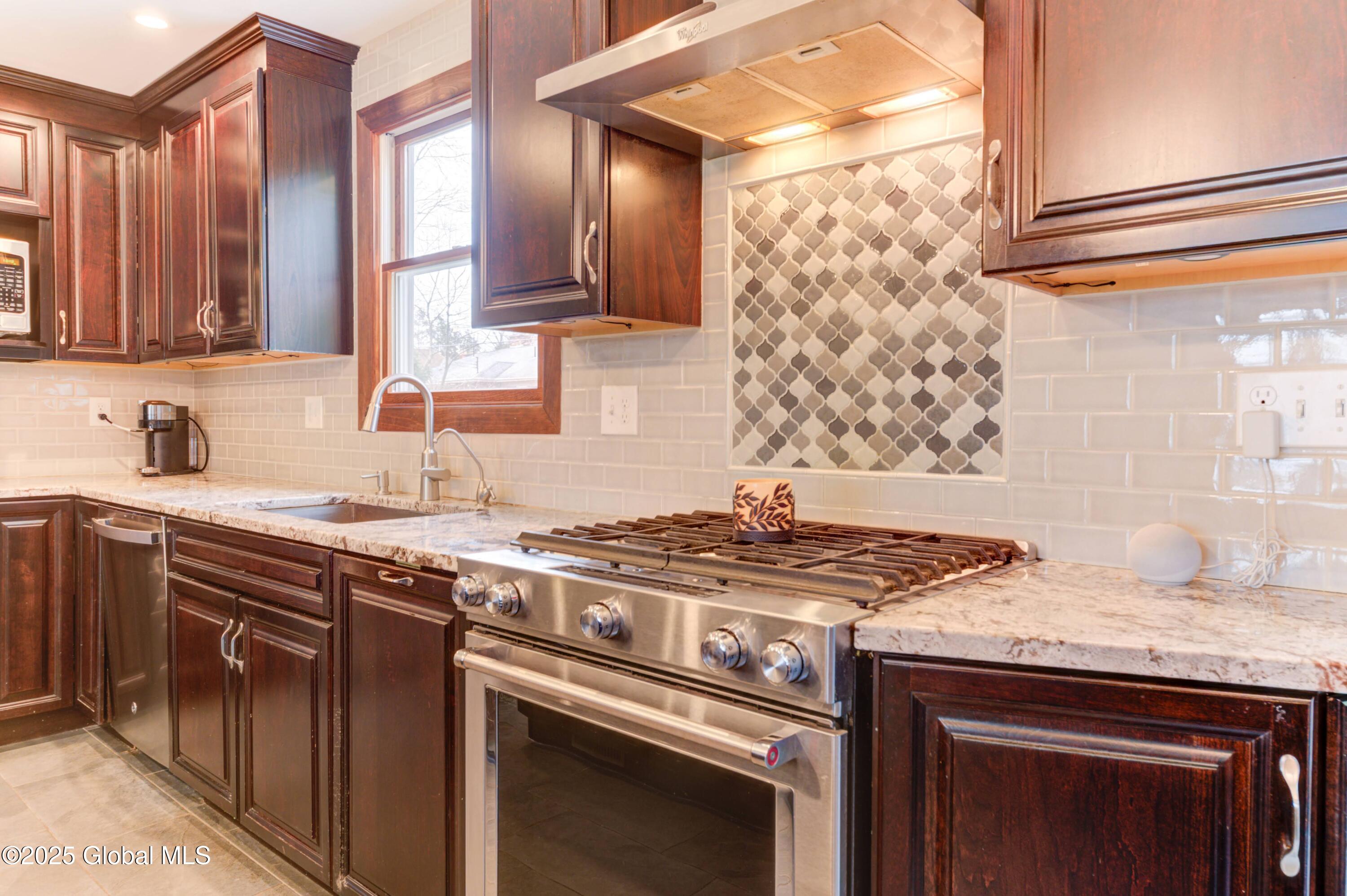 2512 Whamer Lane, Niskayuna, New York image 11