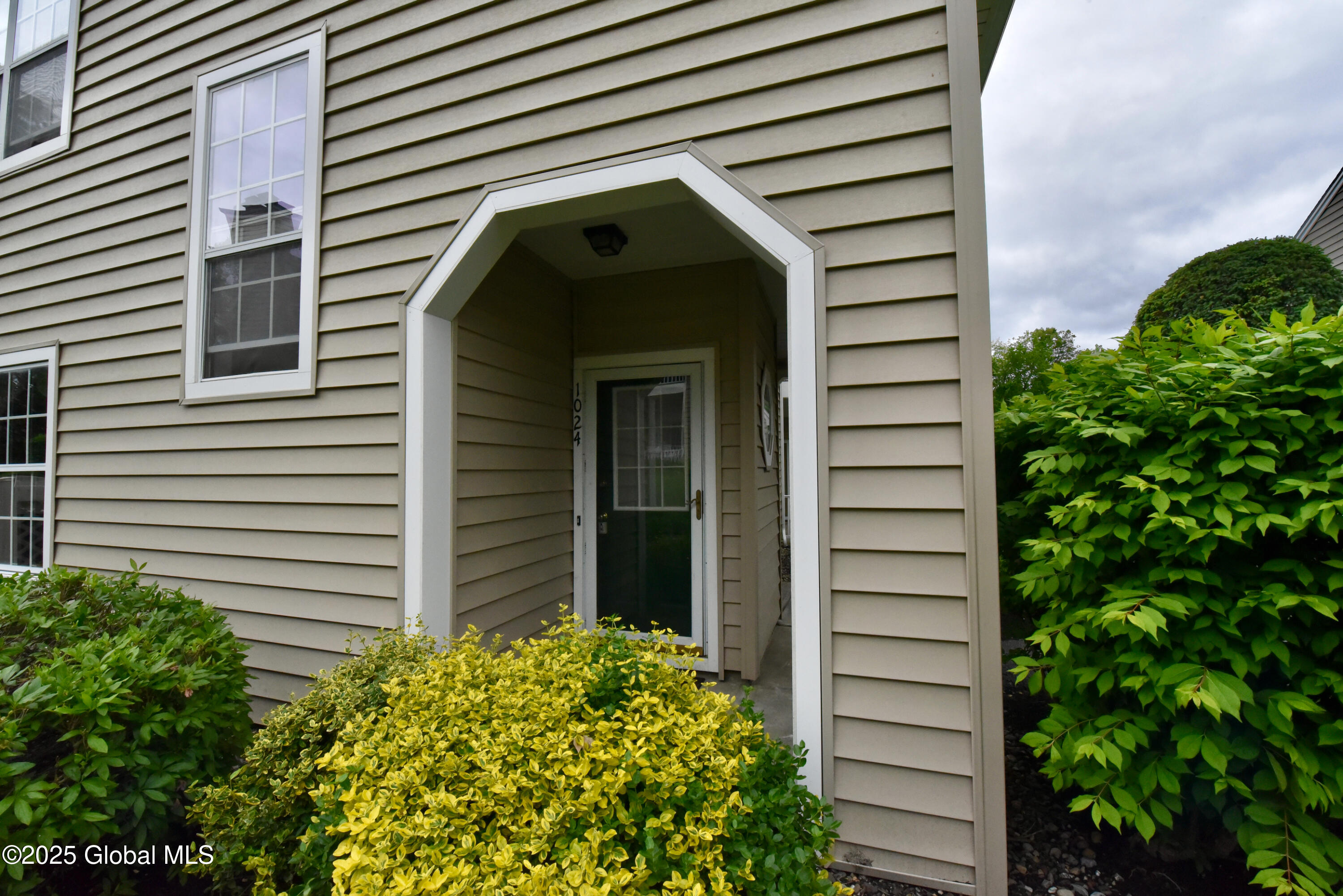 1024 Hampton Place Boulevard, Troy, New York image 3