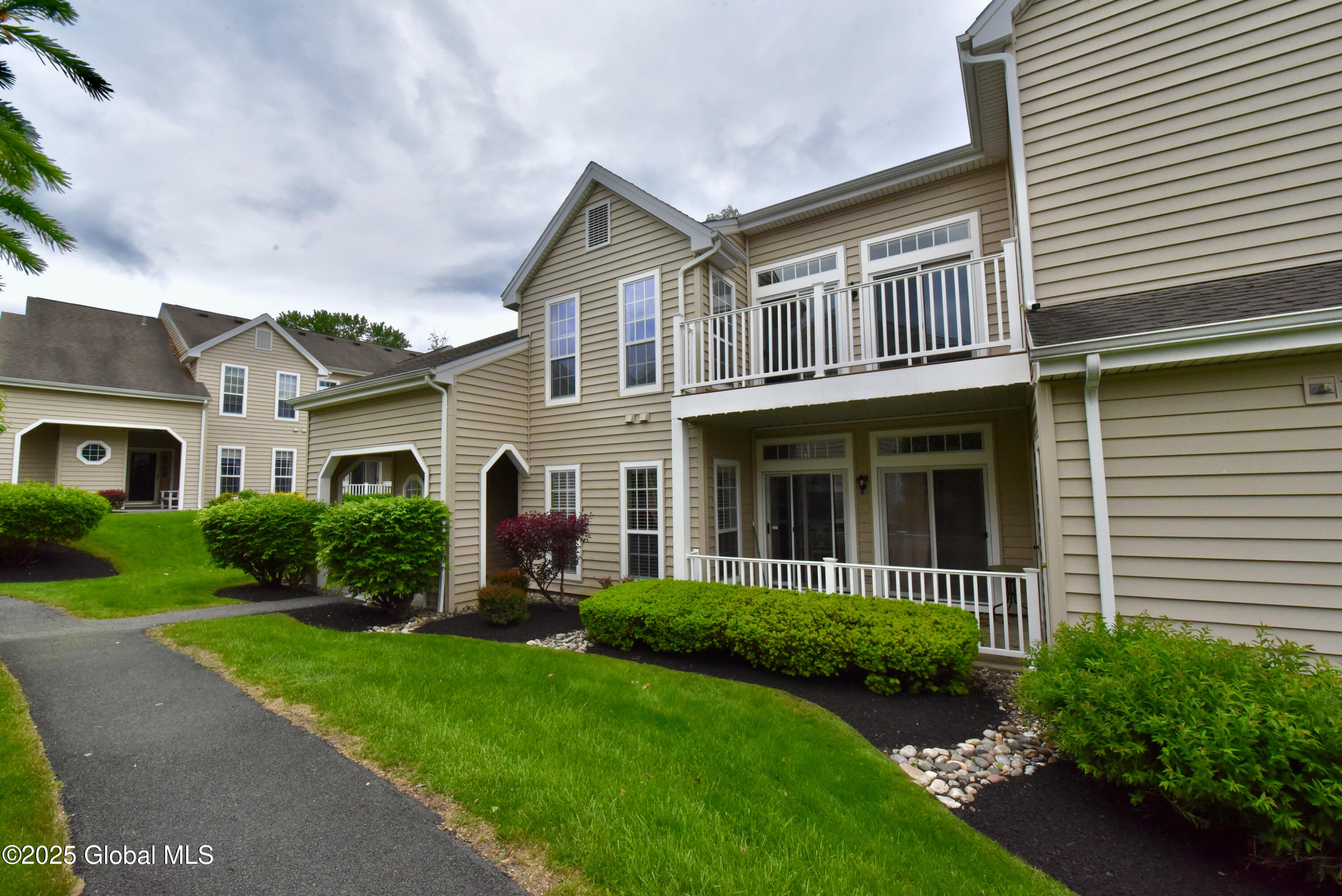1024 Hampton Place Boulevard, Troy, New York image 1