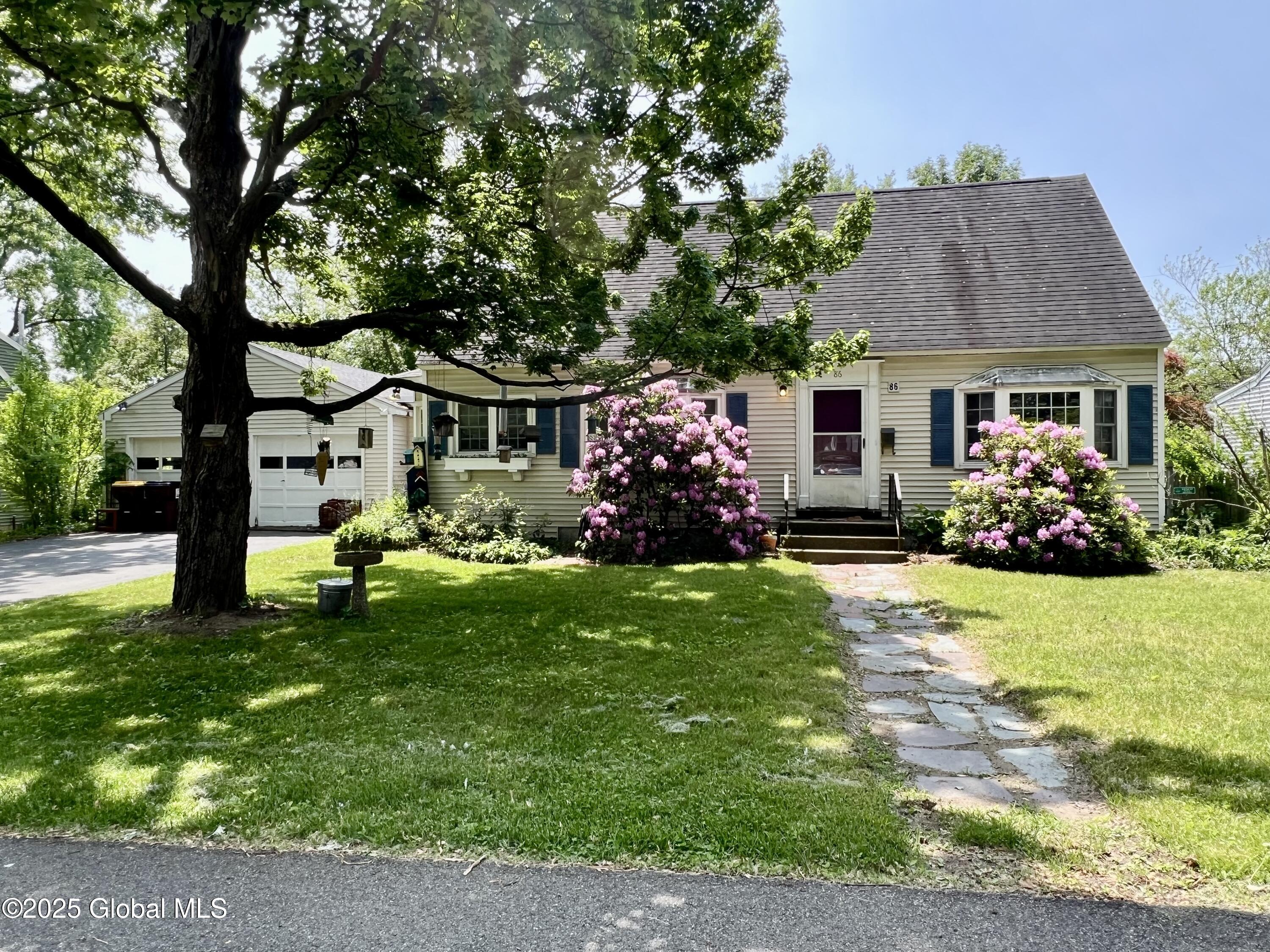 86 Glendale Road, Latham, New York image 1