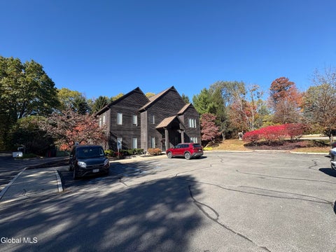 Photo of 4 Chelsea Place, Clifton Park, NY 12065 (MLS # 202629001)