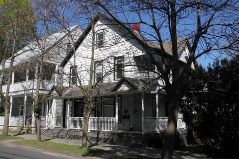 Photo of 134 Woodlawn Avenue #Apt 4, Saratoga Springs, NY 12866 (MLS # 202619843)