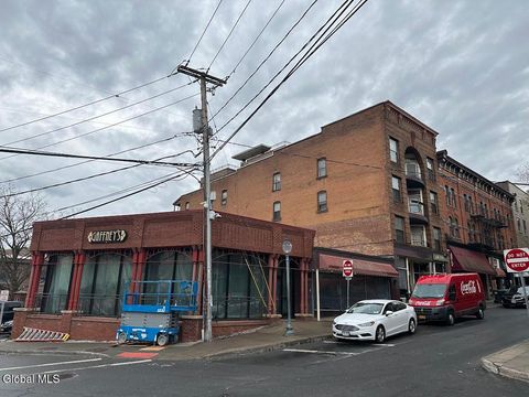 Photo of 16 Caroline Street #5, Saratoga Springs, NY 12866 (MLS # 202615121)