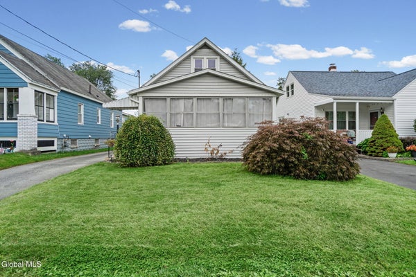 3025 EDGEWOOD AVE, SCHENECTADY, NY 12306 - Image b0c64e12a669e2da3b11d3698fa11273/209351486
