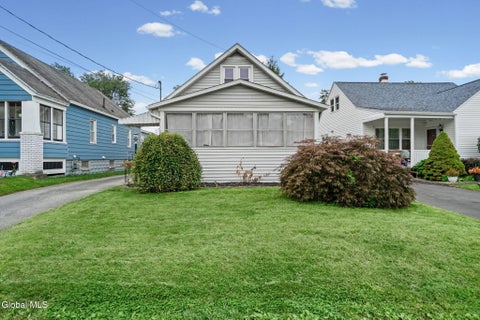Photo of 3025 Edgewood Avenue, Rotterdam, NY 12306 (MLS # 202626569)