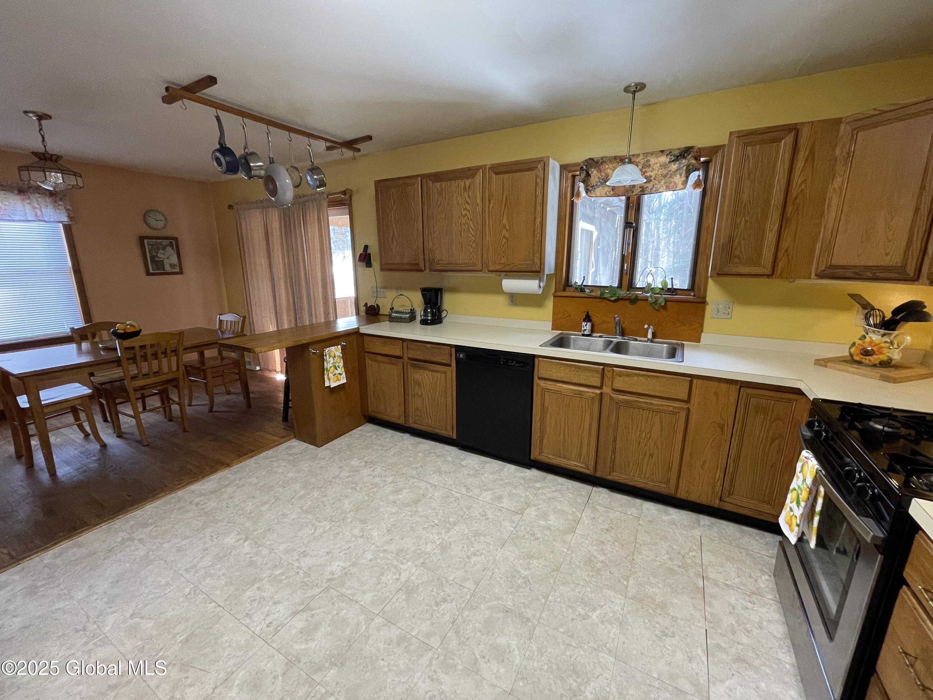 32 Vincek Lane, Saratoga Springs, New York image 20