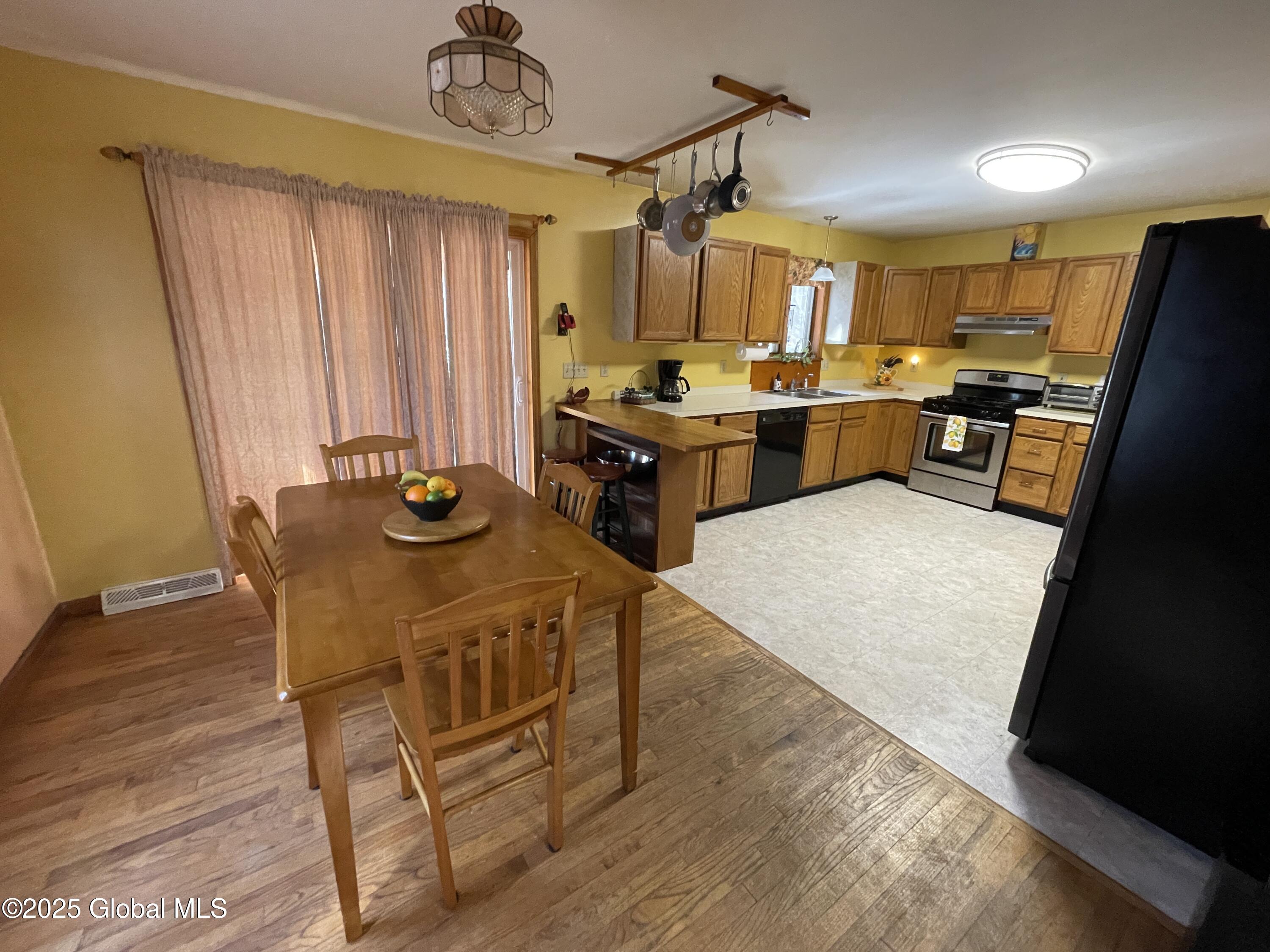32 Vincek Lane, Saratoga Springs, New York image 17