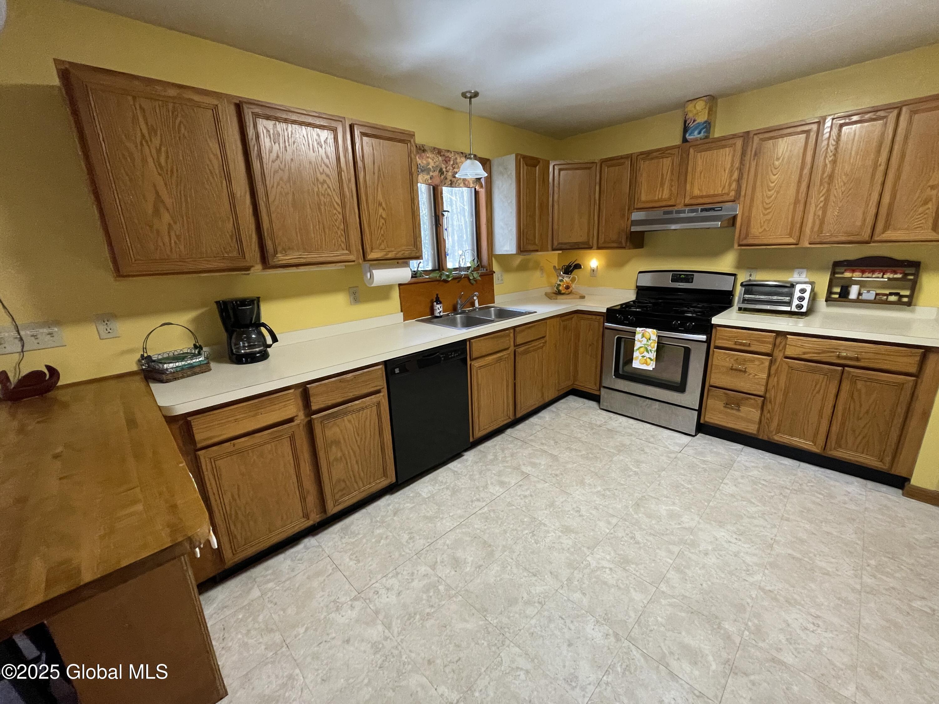 32 Vincek Lane, Saratoga Springs, New York image 21