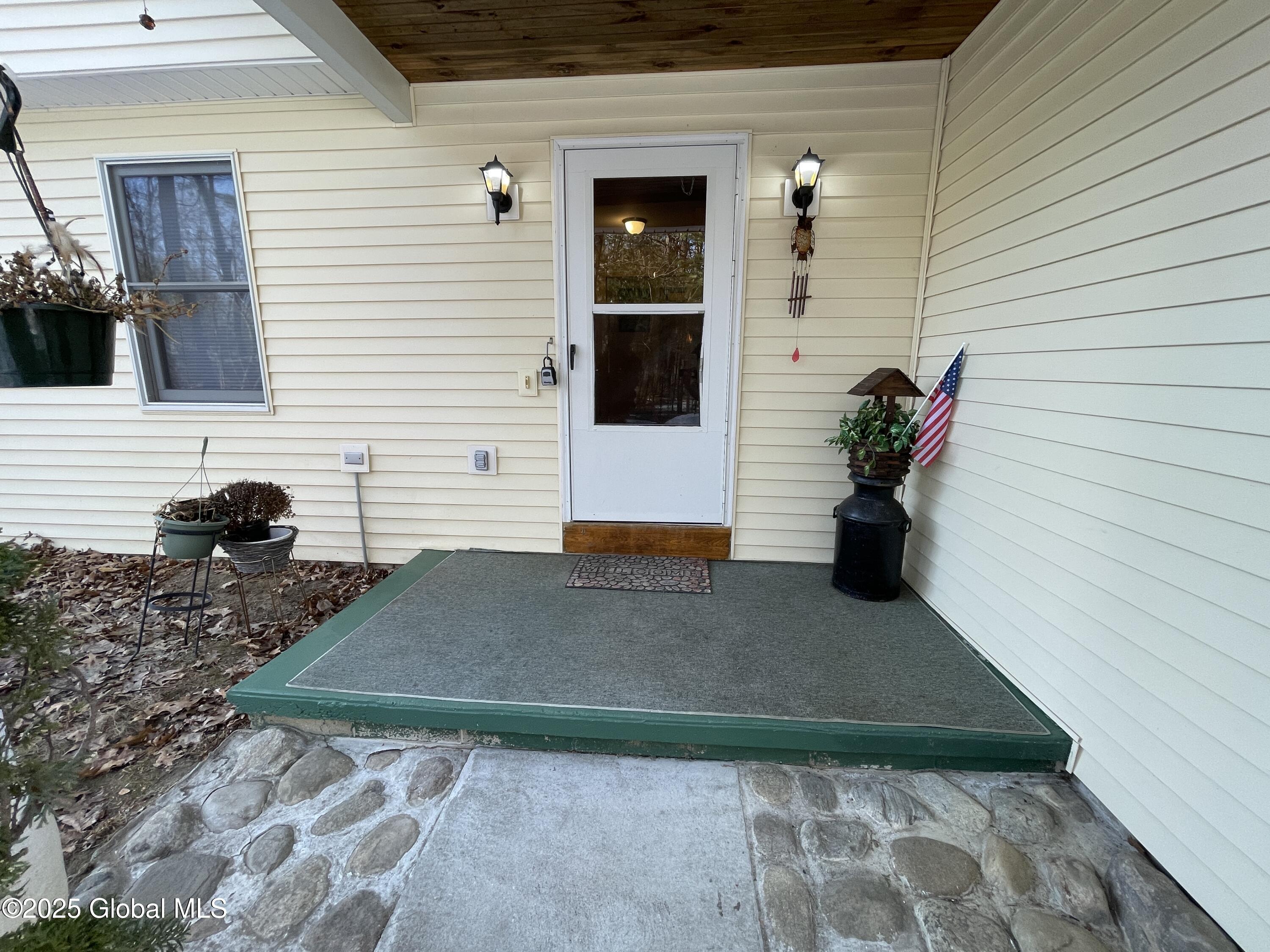 32 Vincek Lane, Saratoga Springs, New York image 1