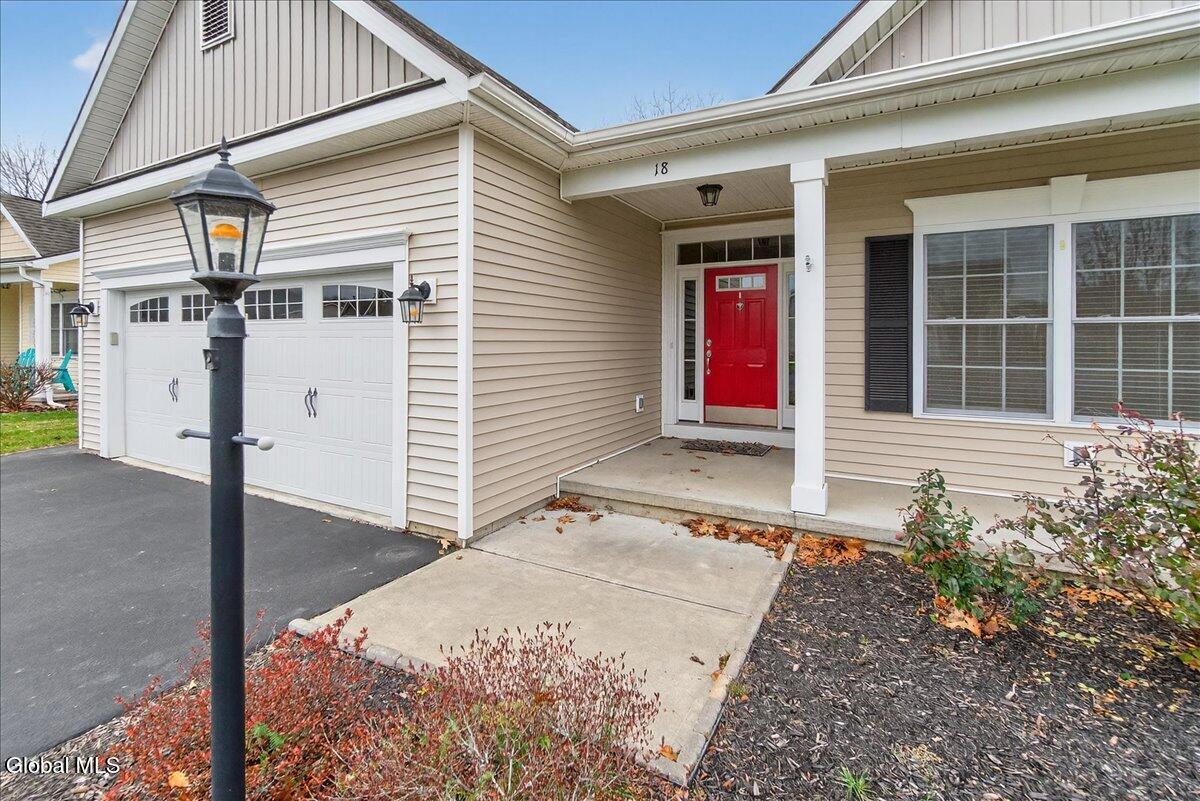 18 Lakepointe Way Way