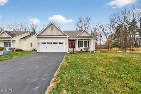 Photo of 18 Lakepointe Way, Saratoga Springs, NY 12866 (MLS # 202530210)
