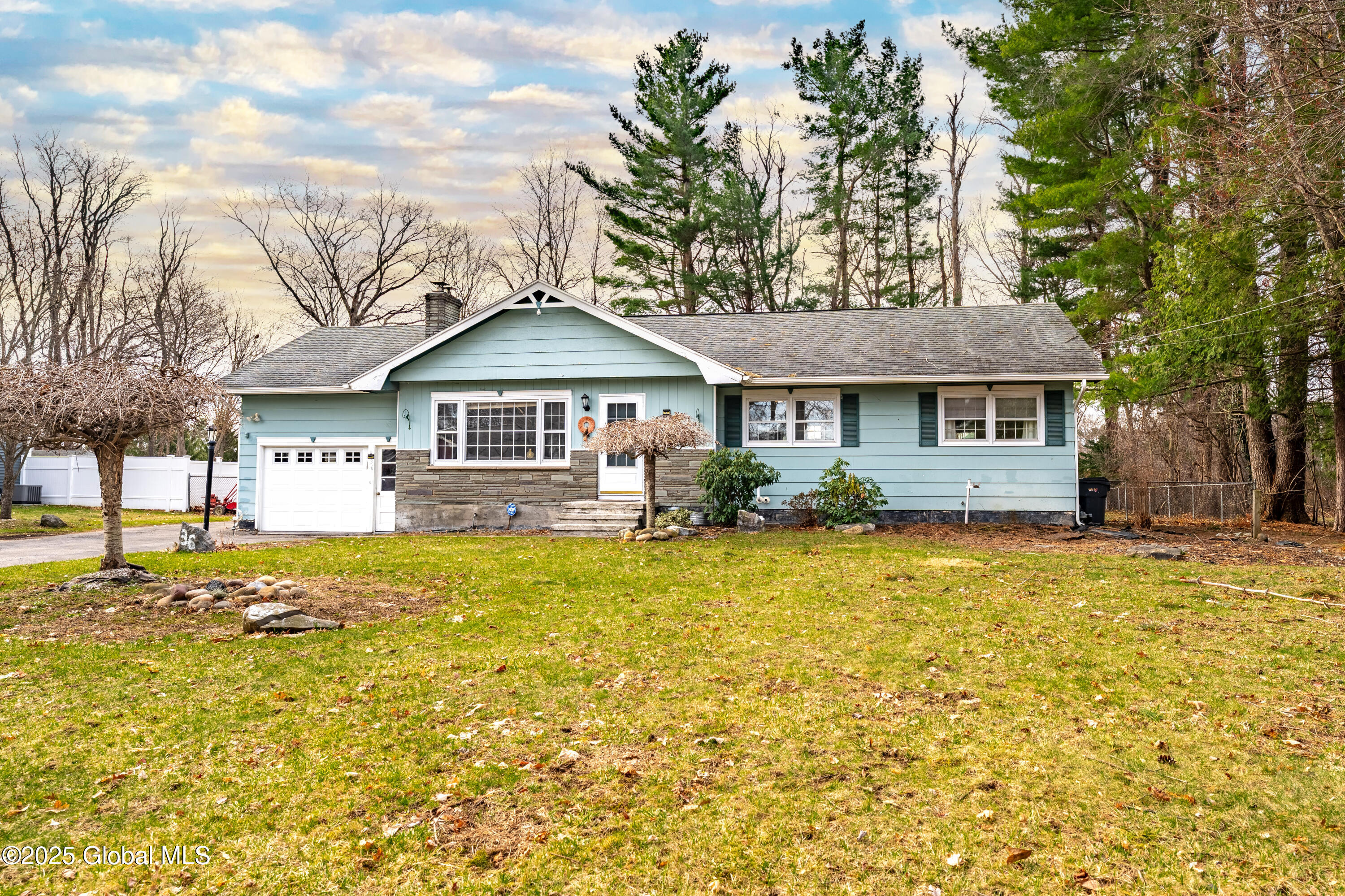 36 Damask Drive, Clifton Park, New York image 1