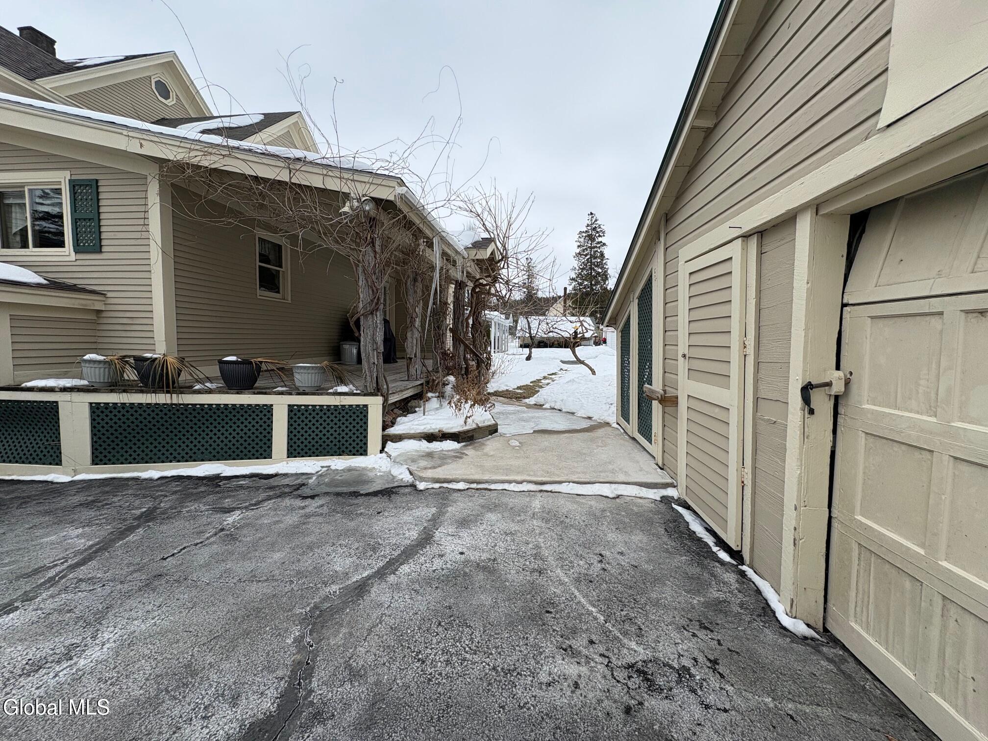 16 Carillon Road