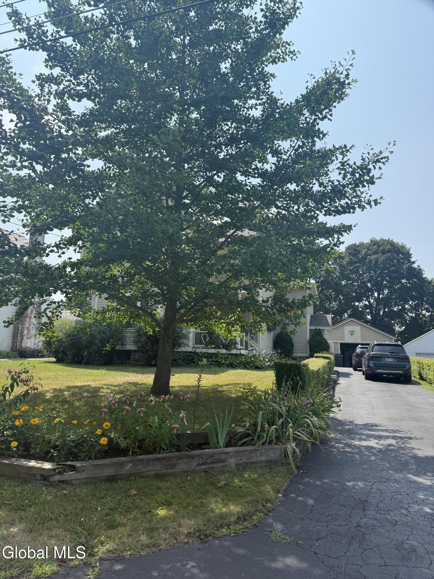 16 Carillon Road