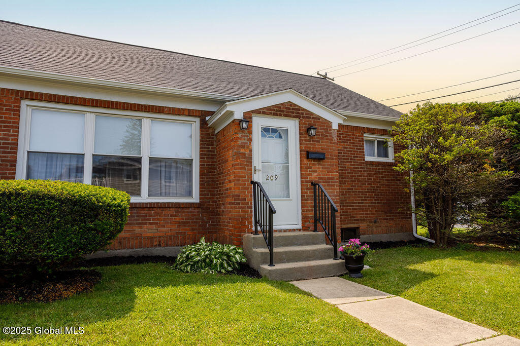 209 Whitehall Road, Albany, New York image 29