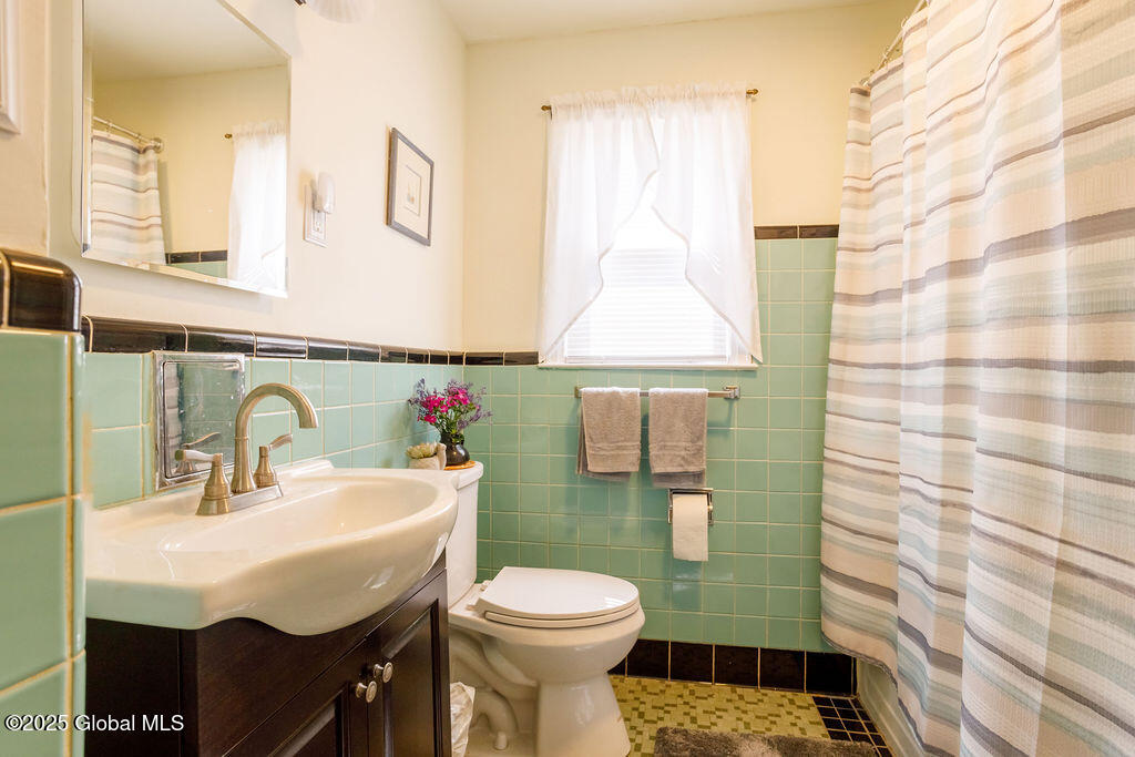 209 Whitehall Road, Albany, New York image 9