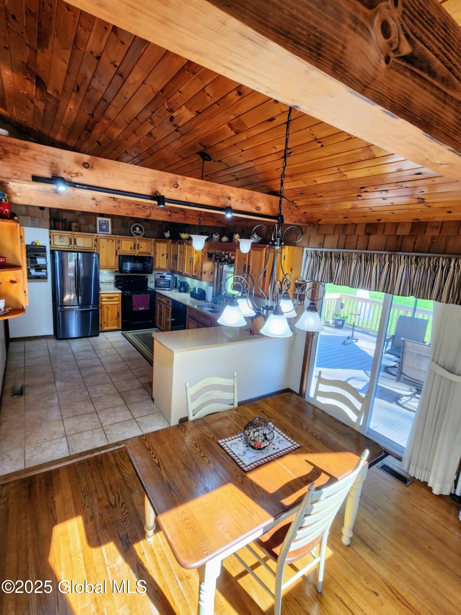 Pittsfield, Massachusetts 99999, United States, 3 Bedrooms Bedrooms, ,3 BathroomsBathrooms,Residential,Active,142425