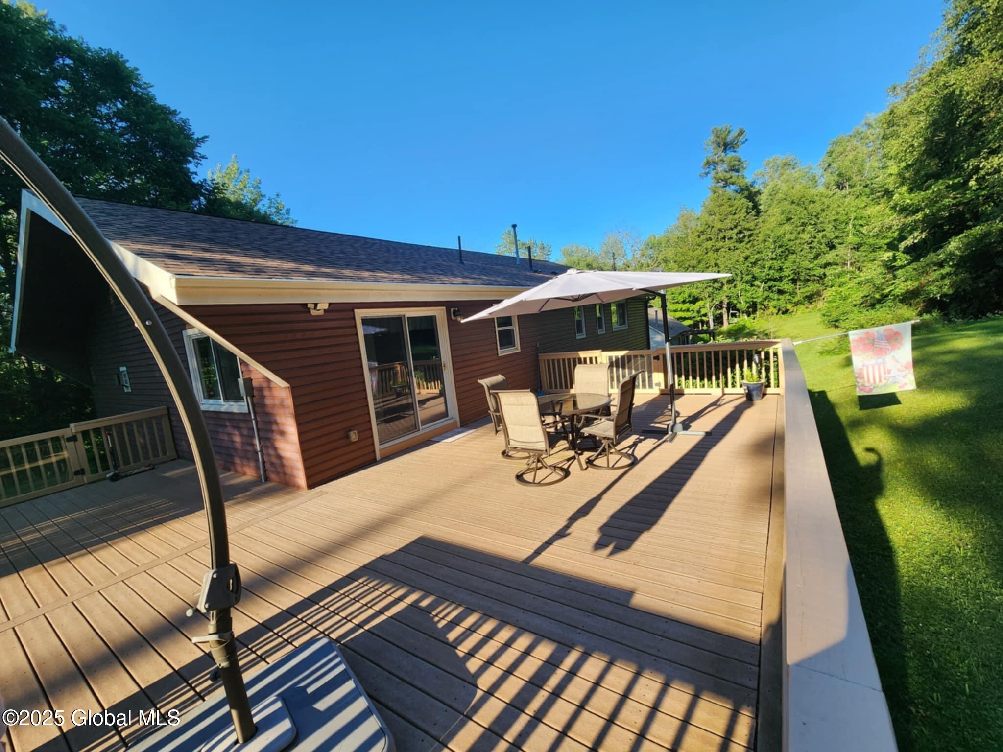 Pittsfield, Massachusetts 99999, United States, 3 Bedrooms Bedrooms, ,3 BathroomsBathrooms,Residential,Active,142425