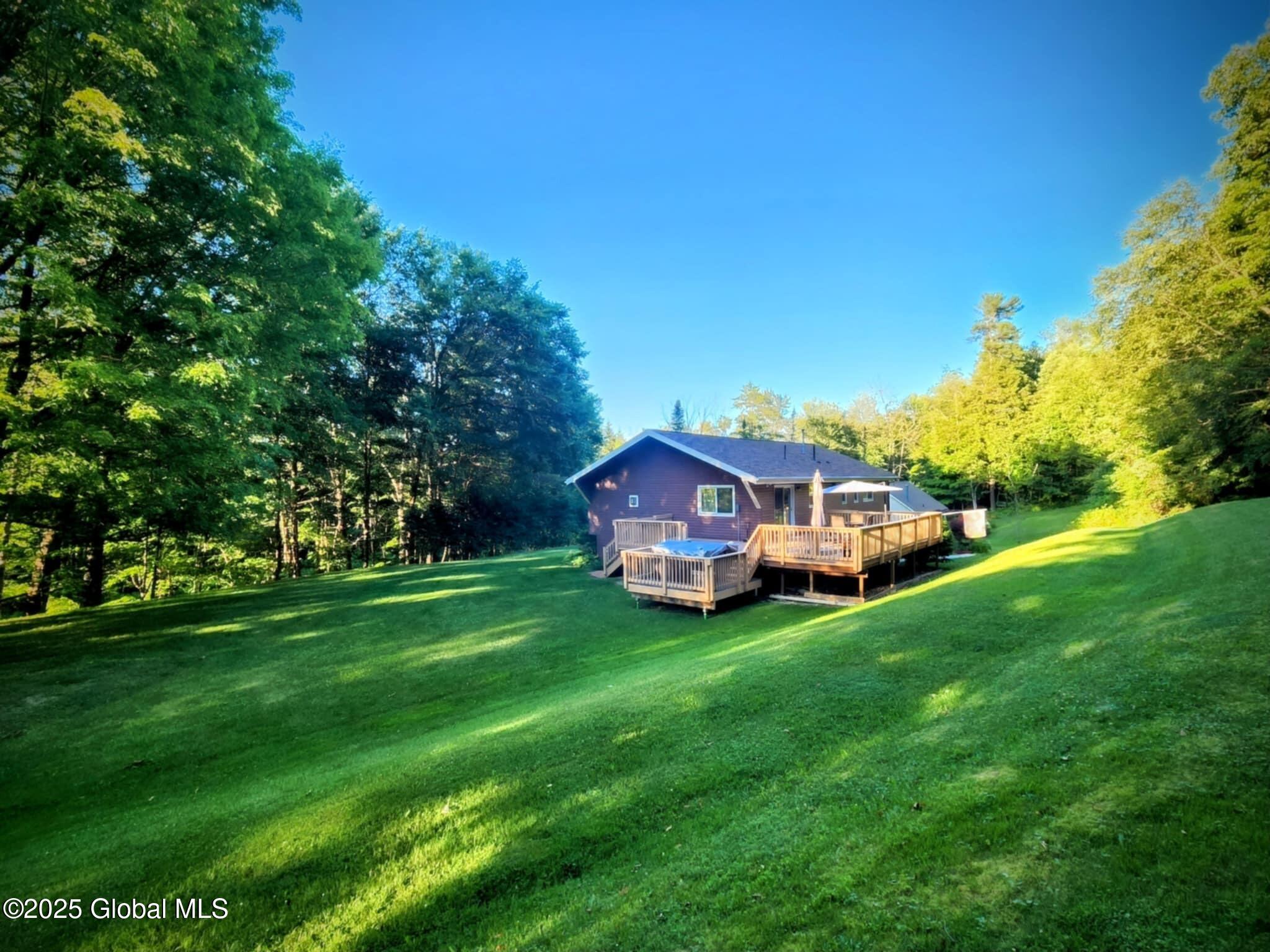 Pittsfield, Massachusetts 99999, United States, 3 Bedrooms Bedrooms, ,3 BathroomsBathrooms,Residential,Active,142425