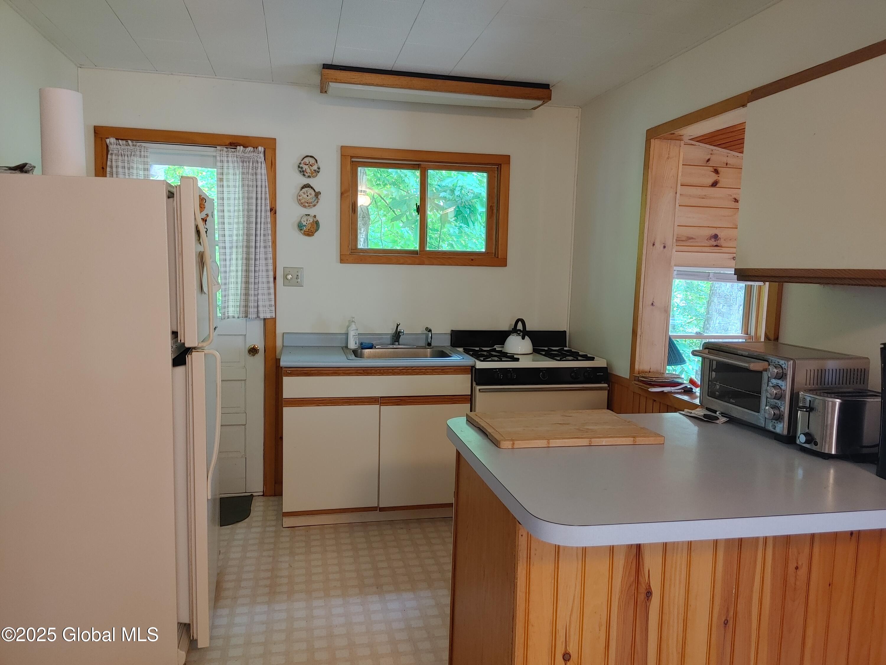 4024 Beach Lane, Putnam Station, New York image 4