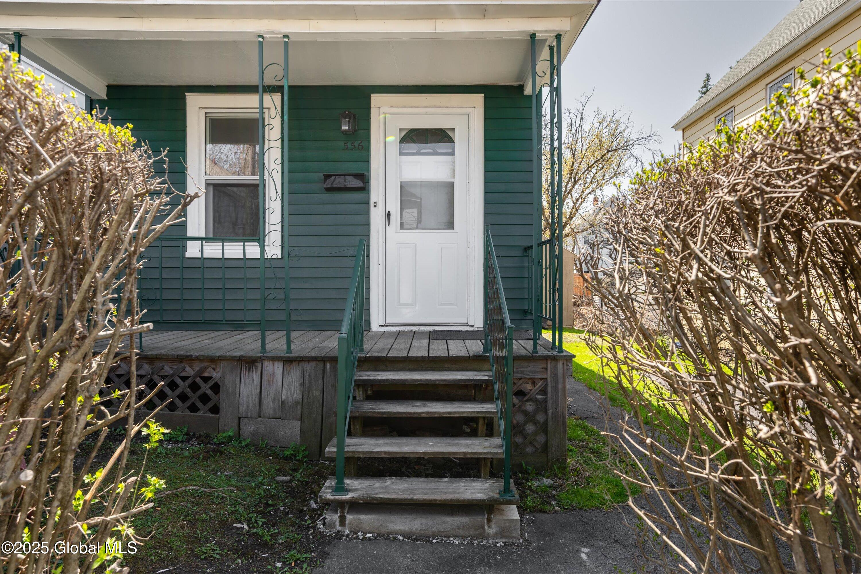 556 Clarendon Street, Schenectady, New York image 4