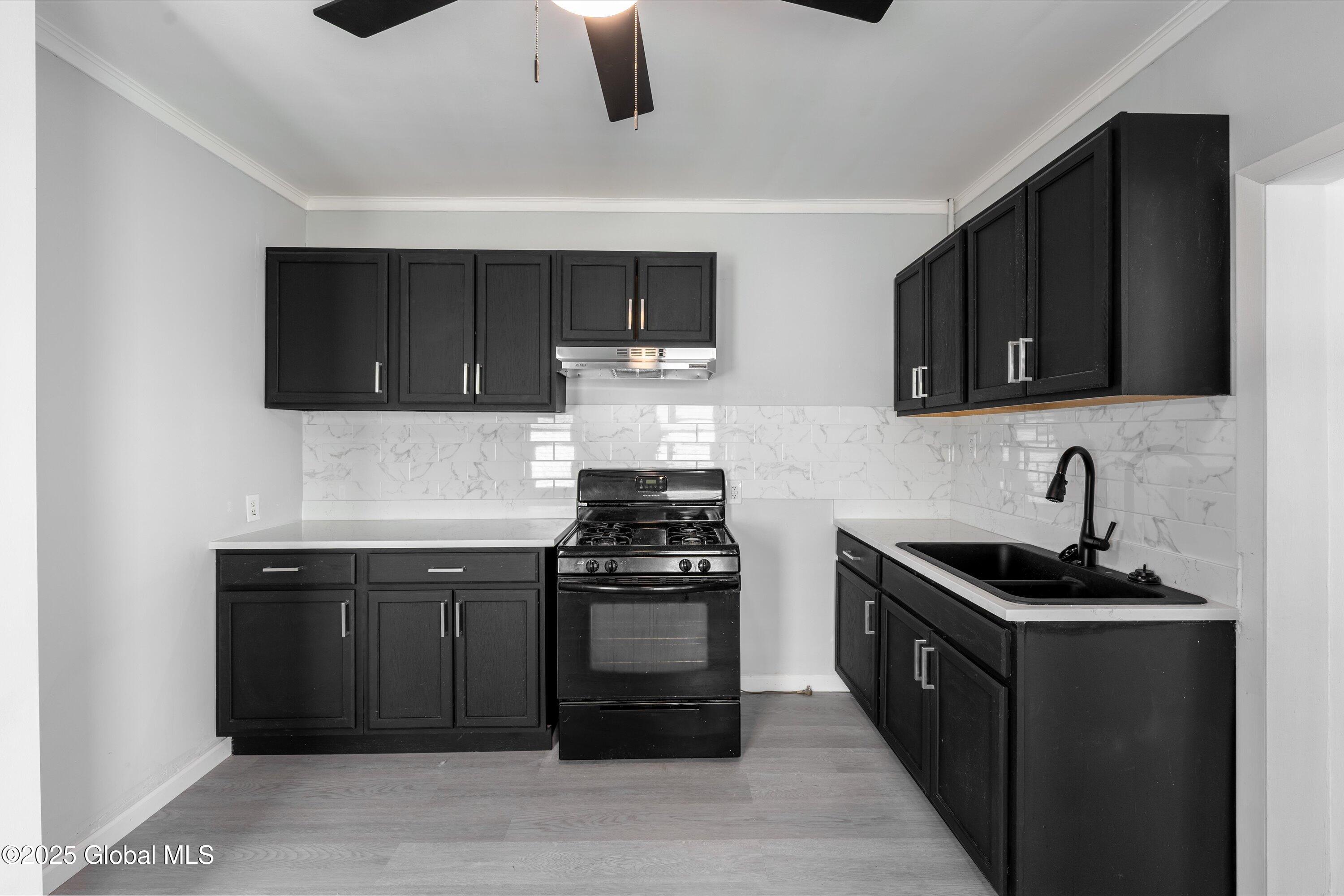 556 Clarendon Street, Schenectady, New York image 16