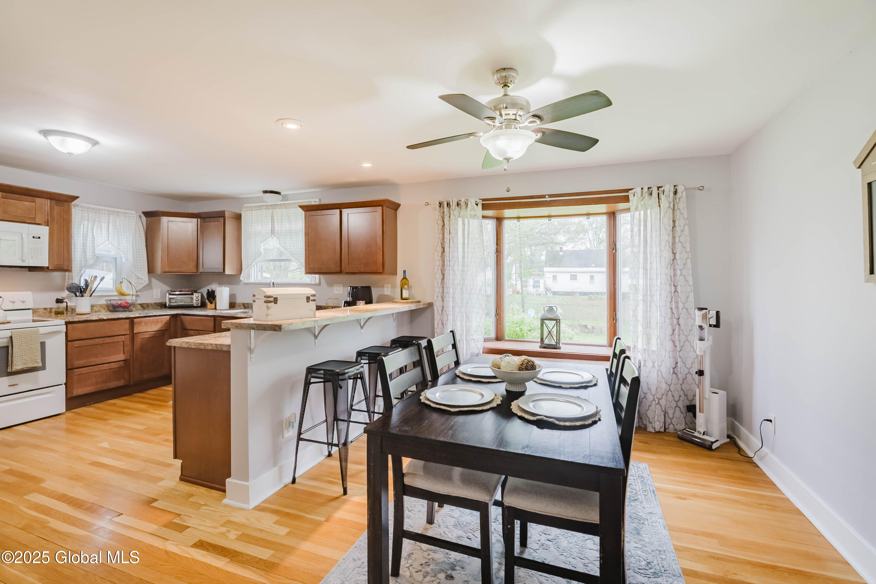 2081 Chepstow Road, Schenectady, New York image 9