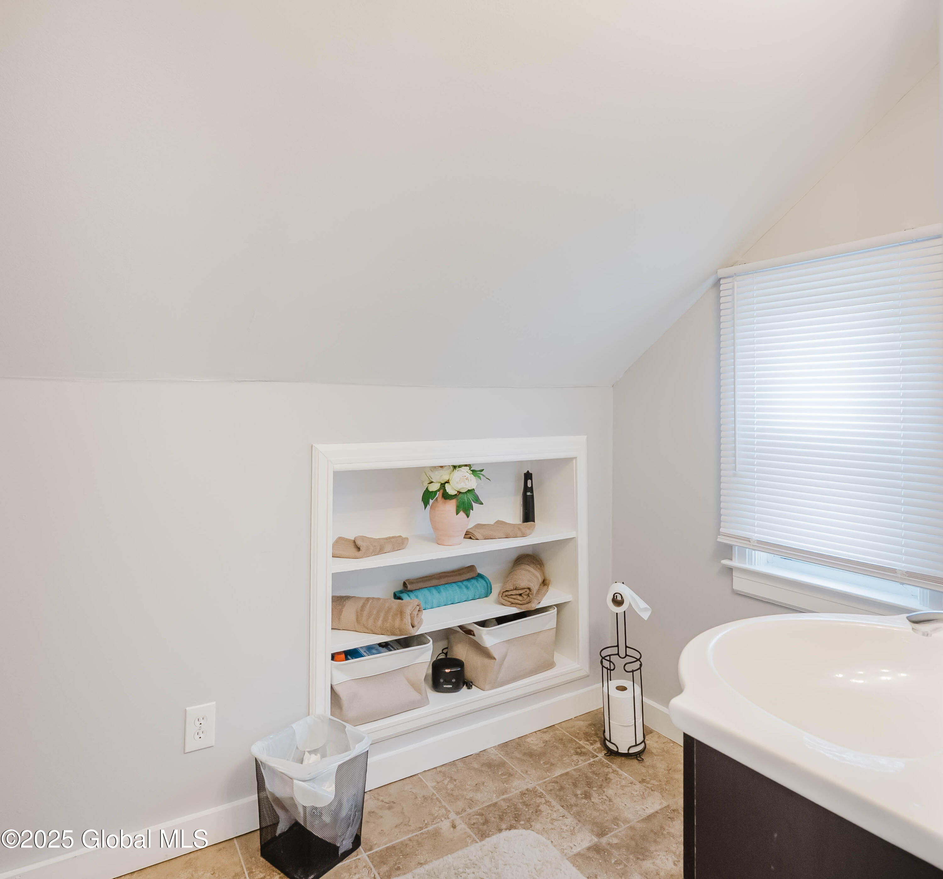 2081 Chepstow Road, Schenectady, New York image 23