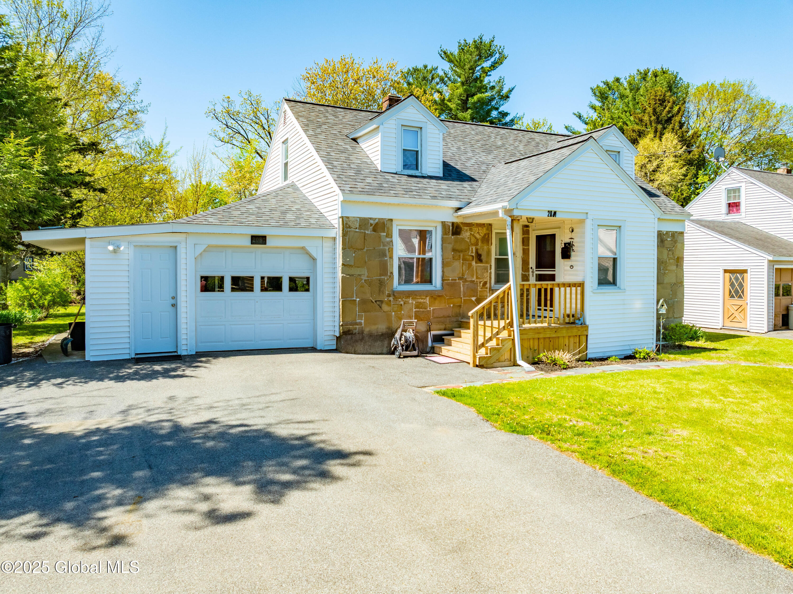 2081 Chepstow Road, Schenectady, New York image 3