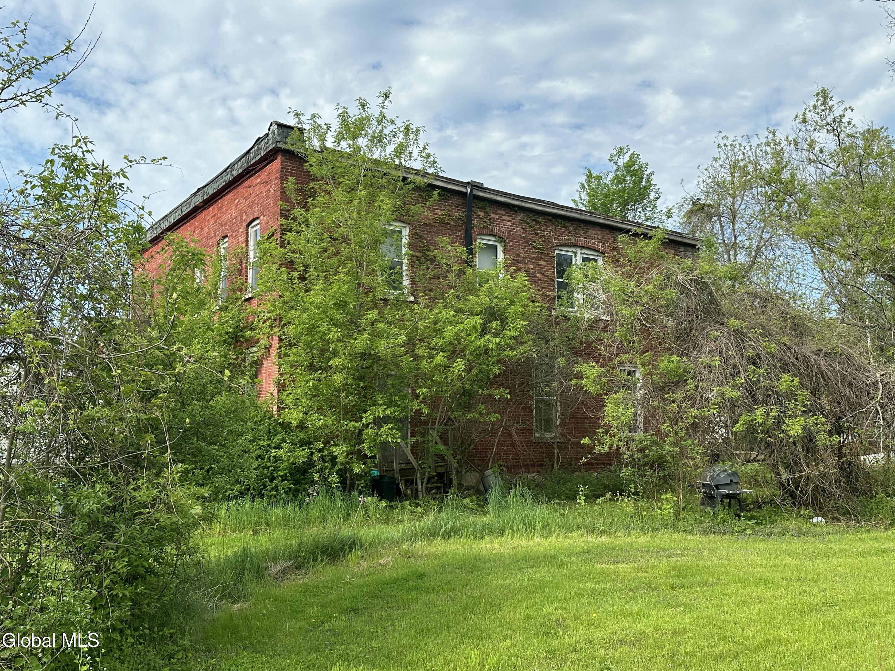 33 River Road