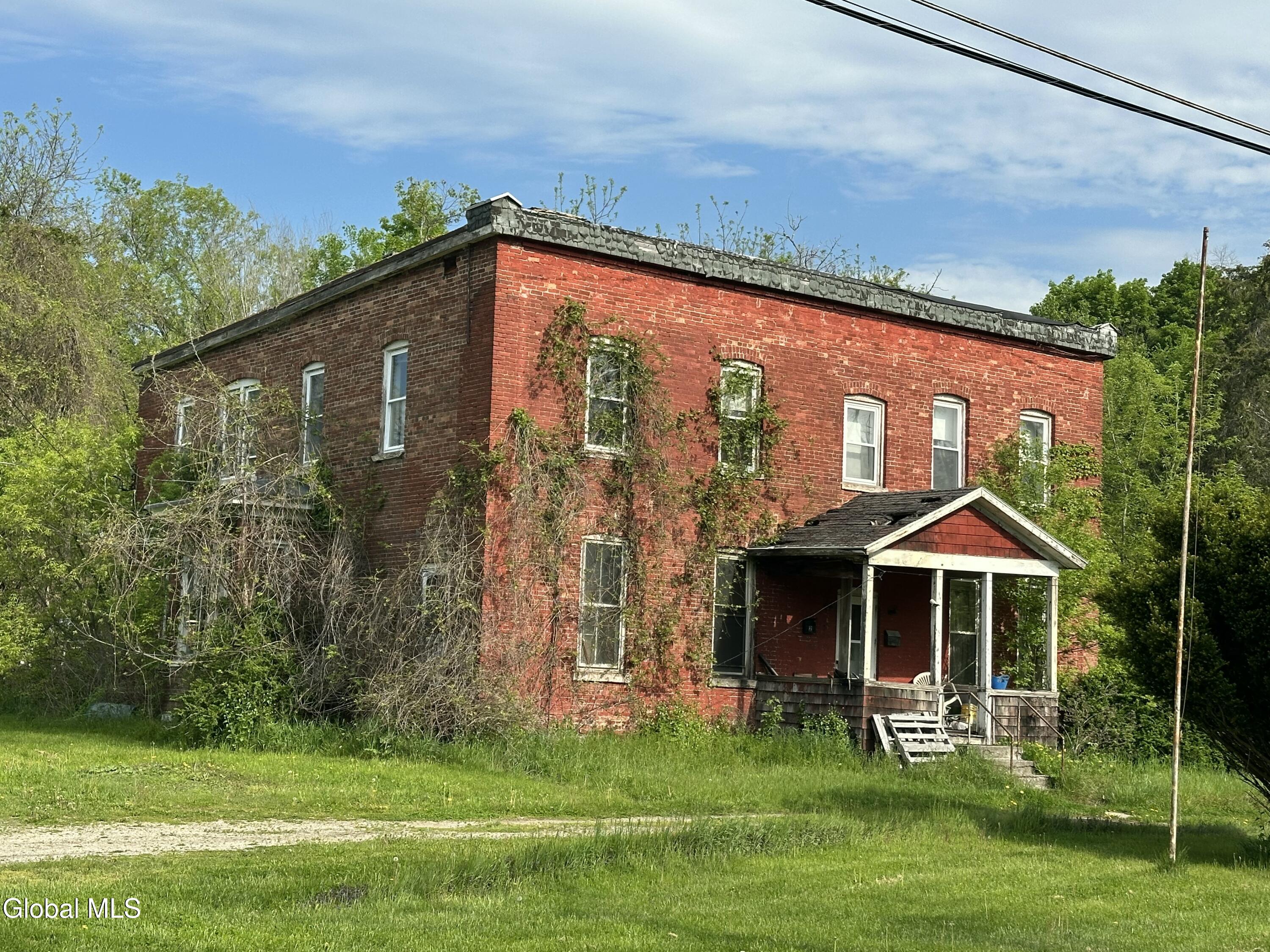 33 River Road