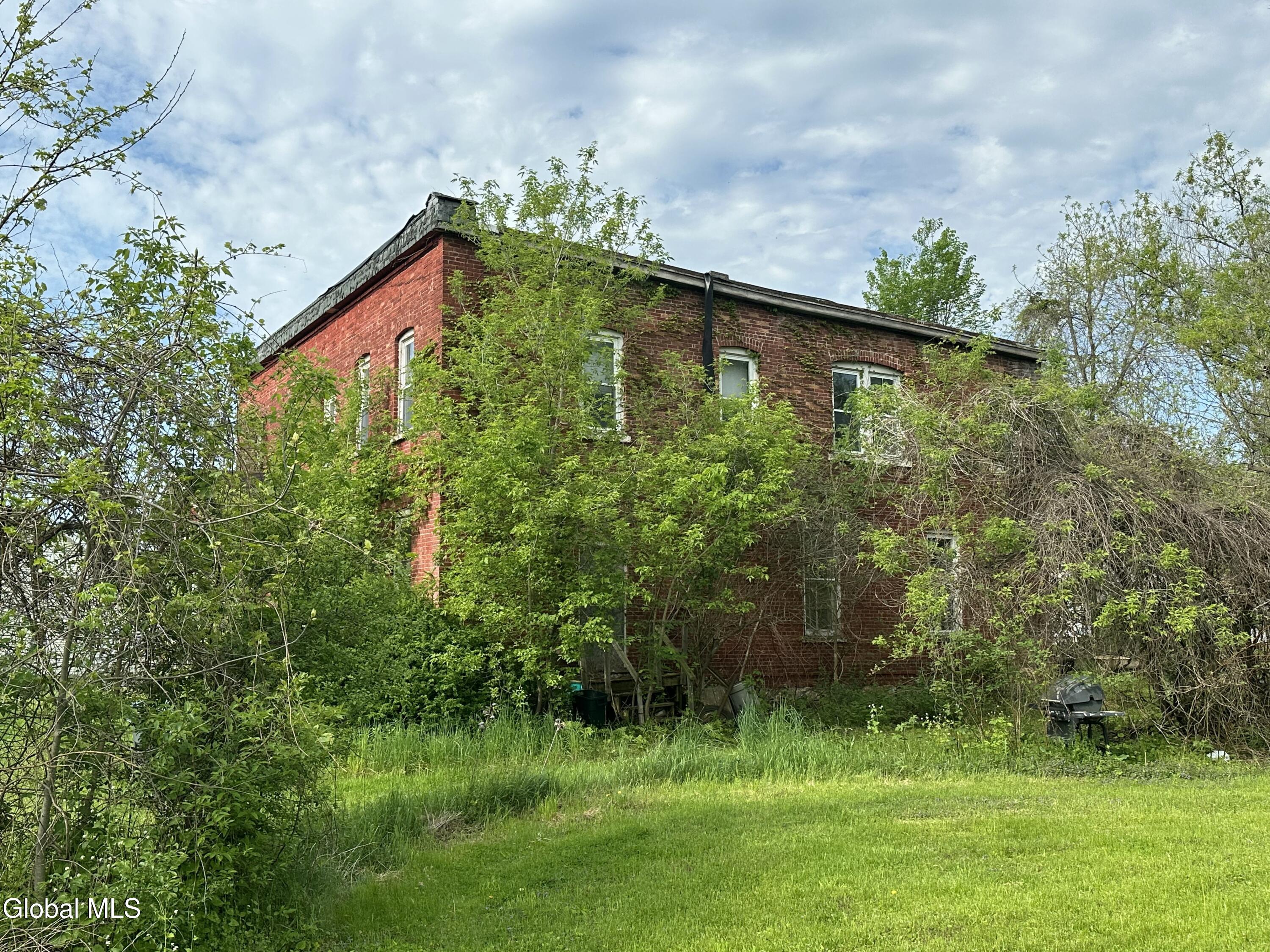 33 River Road
